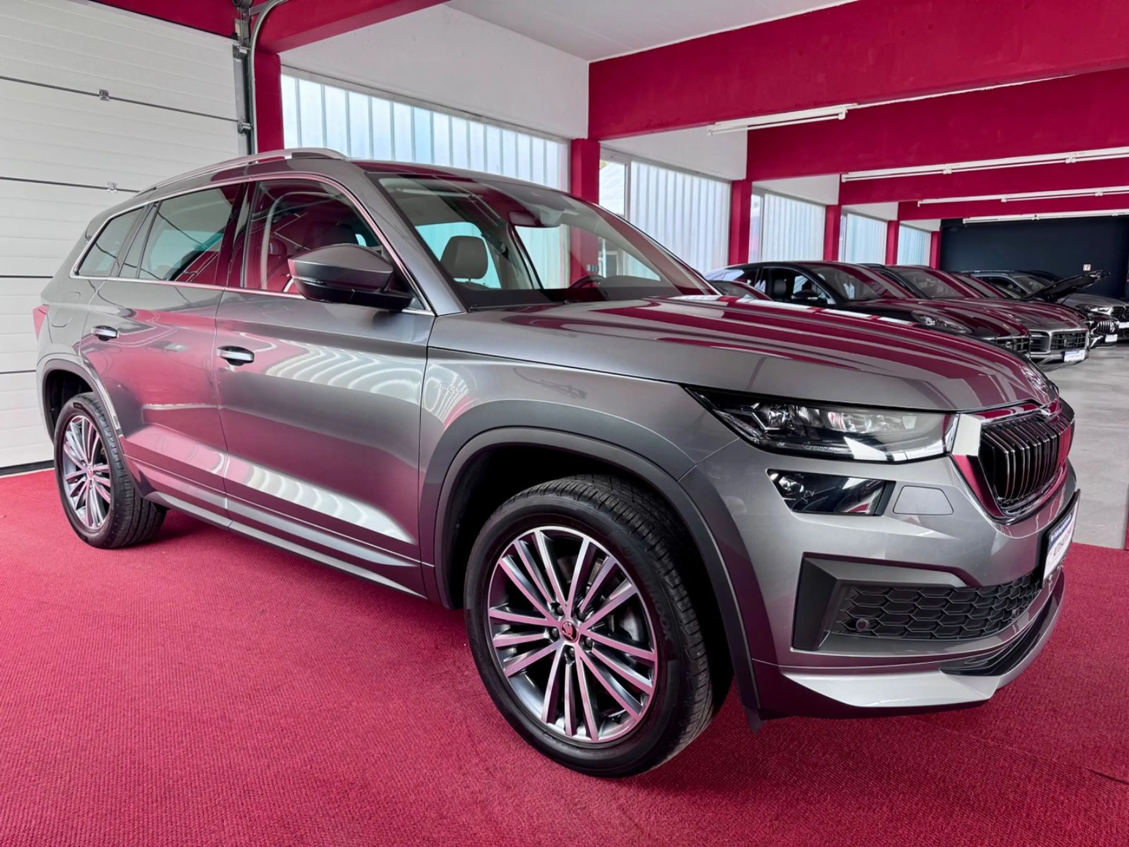 Skoda Kodiaq 2.0TFSI L&K 7 Sitze 4x4 Pano AHK ACC 360° — photo 2