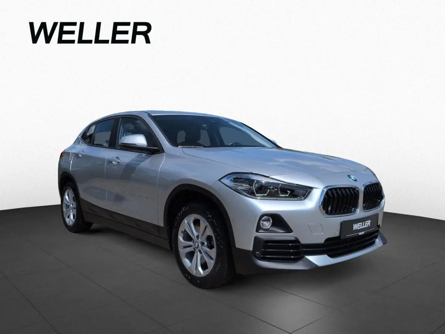 BMW X2 sDr20i Advantage LED Pano RFK Temp HiFi SpoSi Stříbrná - 2