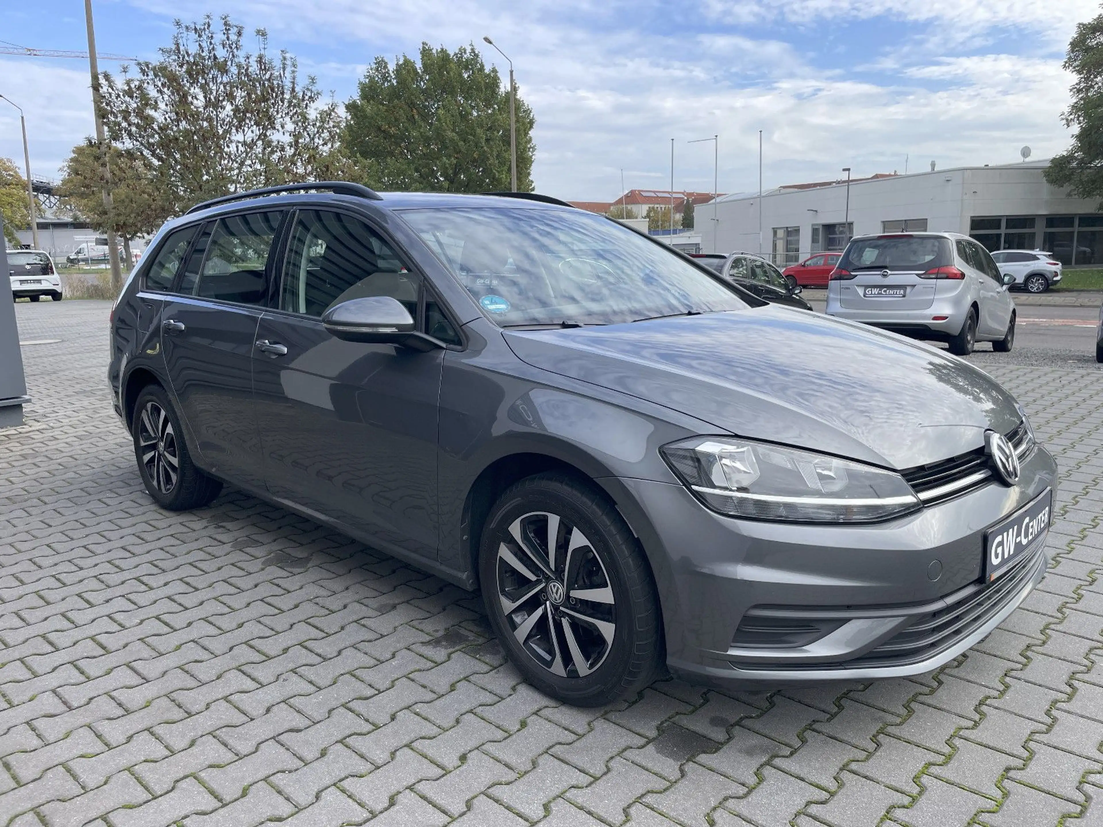 Volkswagen Golf VII Variant Trendline BMT Navigation / LMF — photo 3