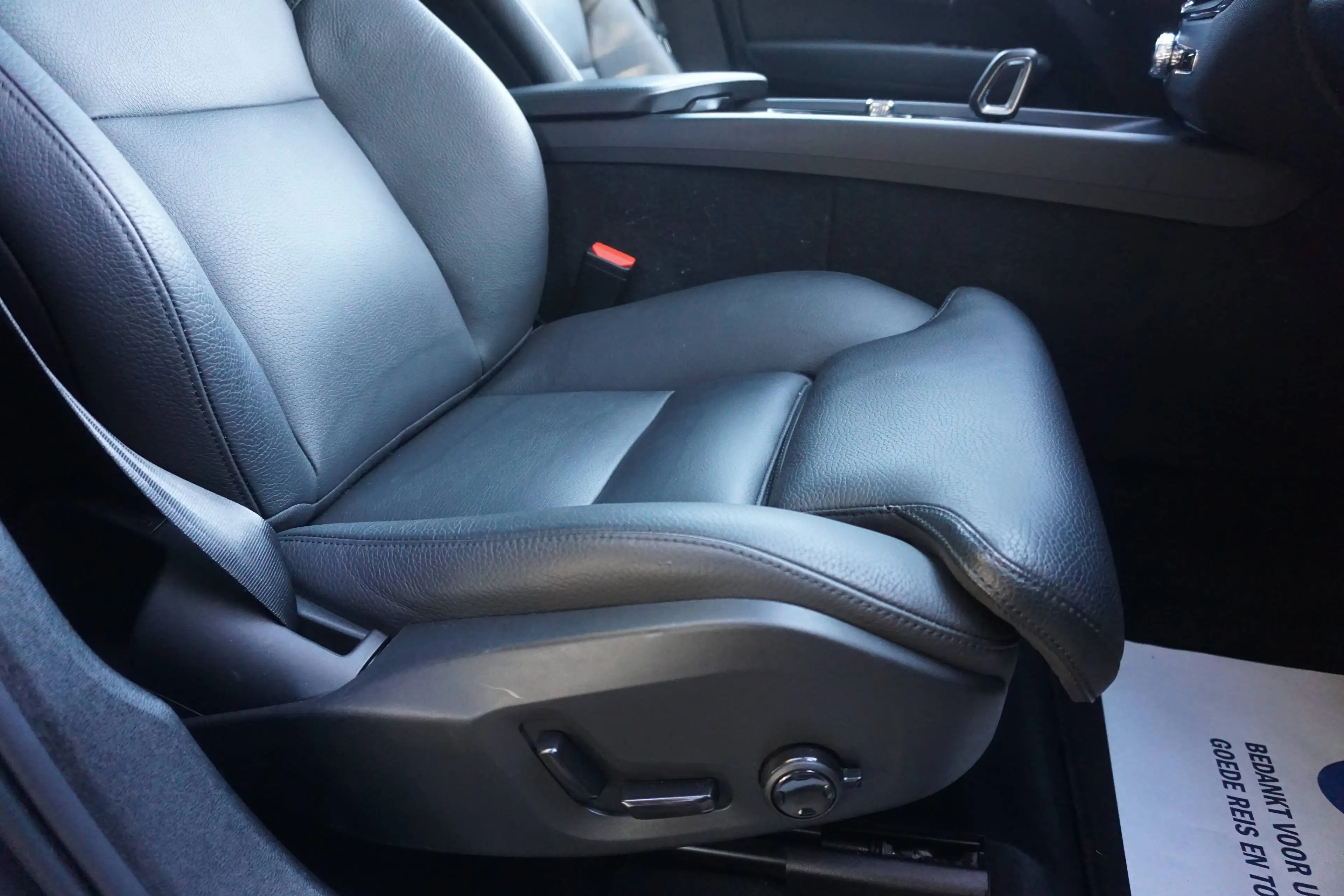 Volvo XC60 XC60 2.0 B4 MHEV AWD Plus Dark-Navi-Cam-LijnA-Pano-Garantie — photo 7