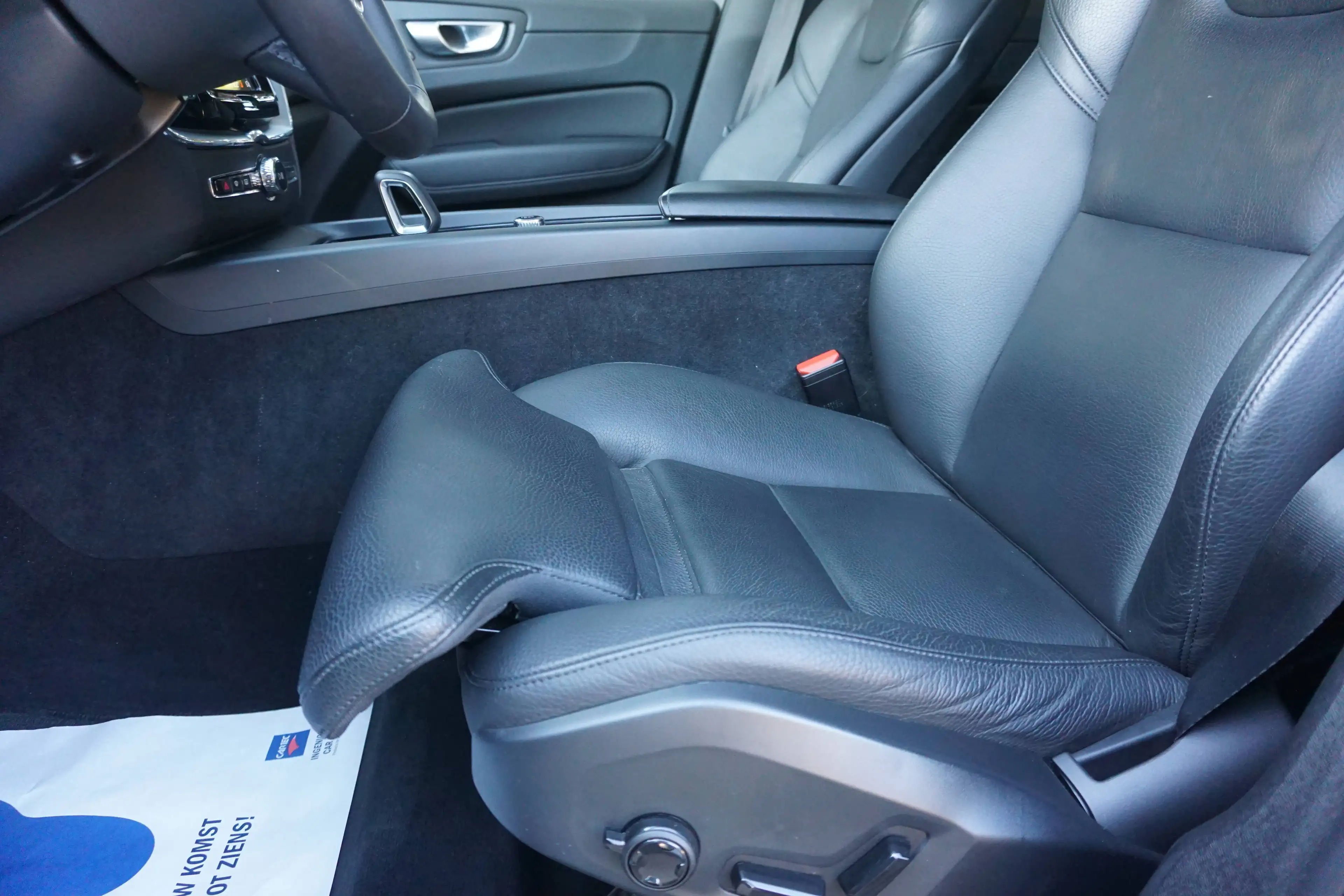 Volvo XC60 XC60 2.0 B4 MHEV AWD Plus Dark-Navi-Cam-LijnA-Pano-Garantie — photo 5