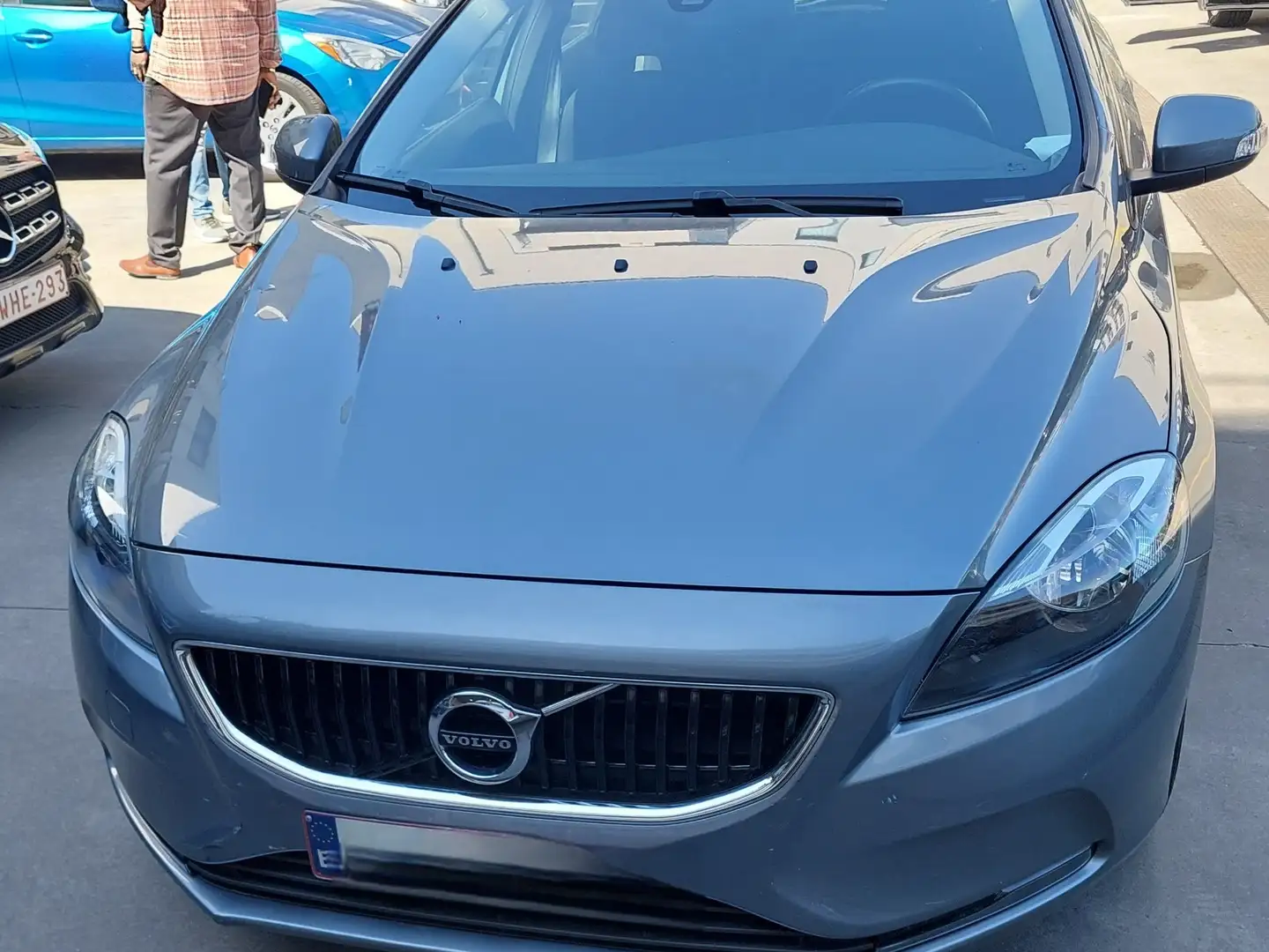 Volvo V40 2.0 T2 Black Edition GPF (EU6d-TEMP) - 1