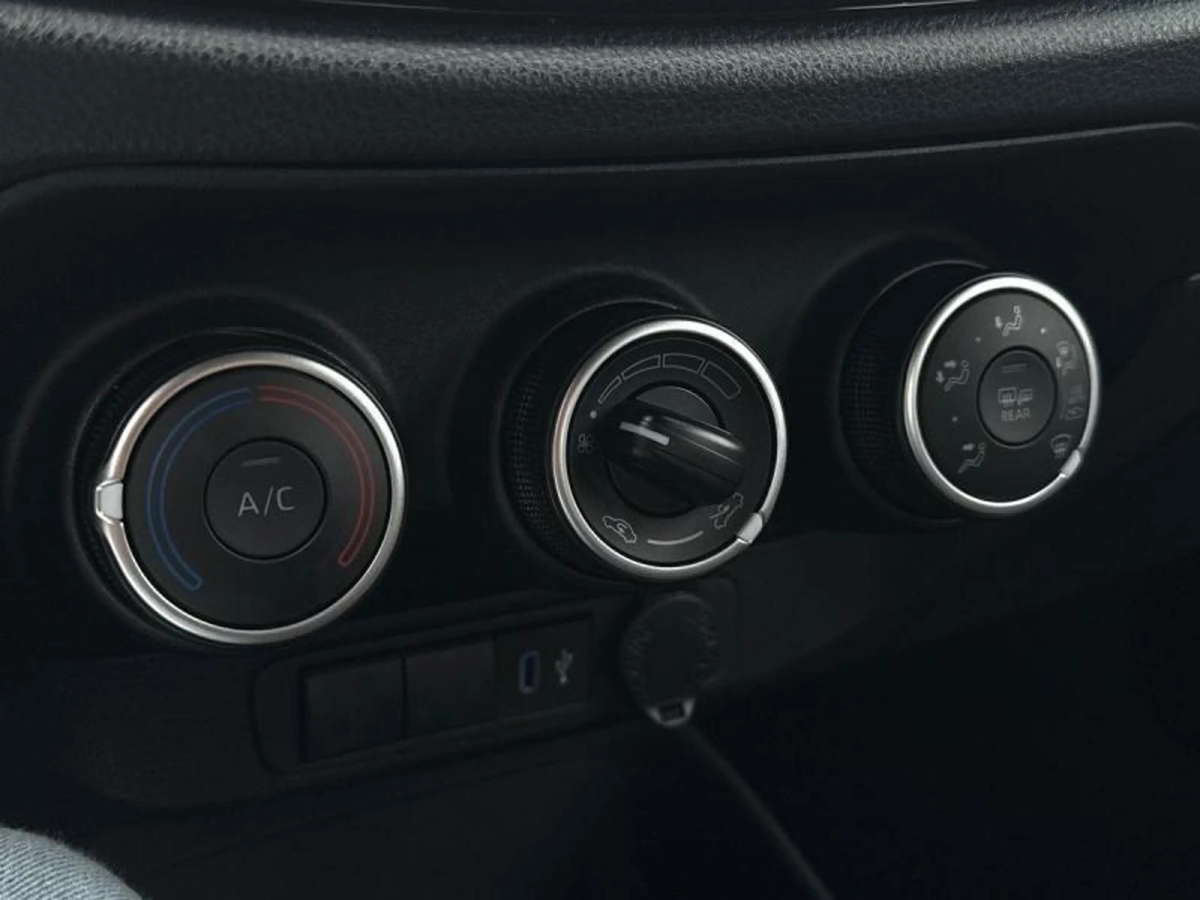 Toyota Aygo X play+camera+dab+carplay+androidauto — photo 13