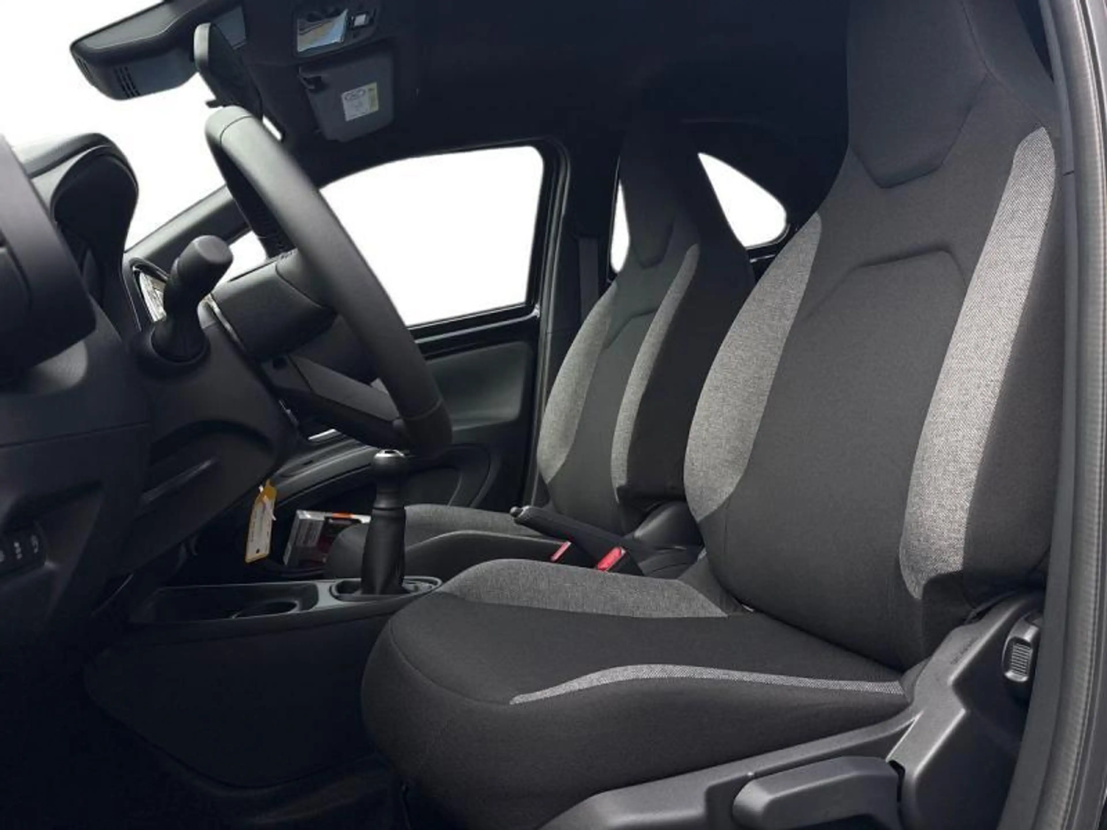 Toyota Aygo X play+camera+dab+carplay+androidauto — photo 5