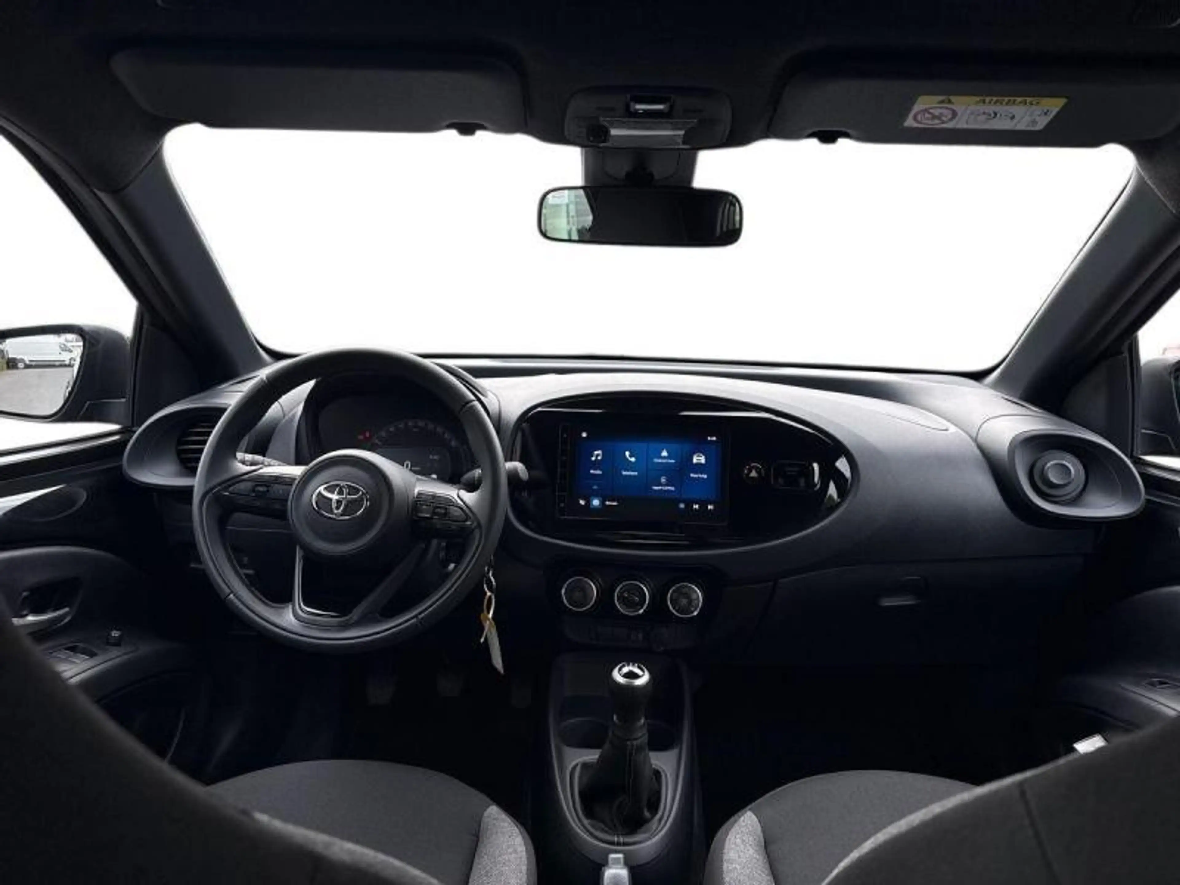 Toyota Aygo X play+camera+dab+carplay+androidauto — photo 10