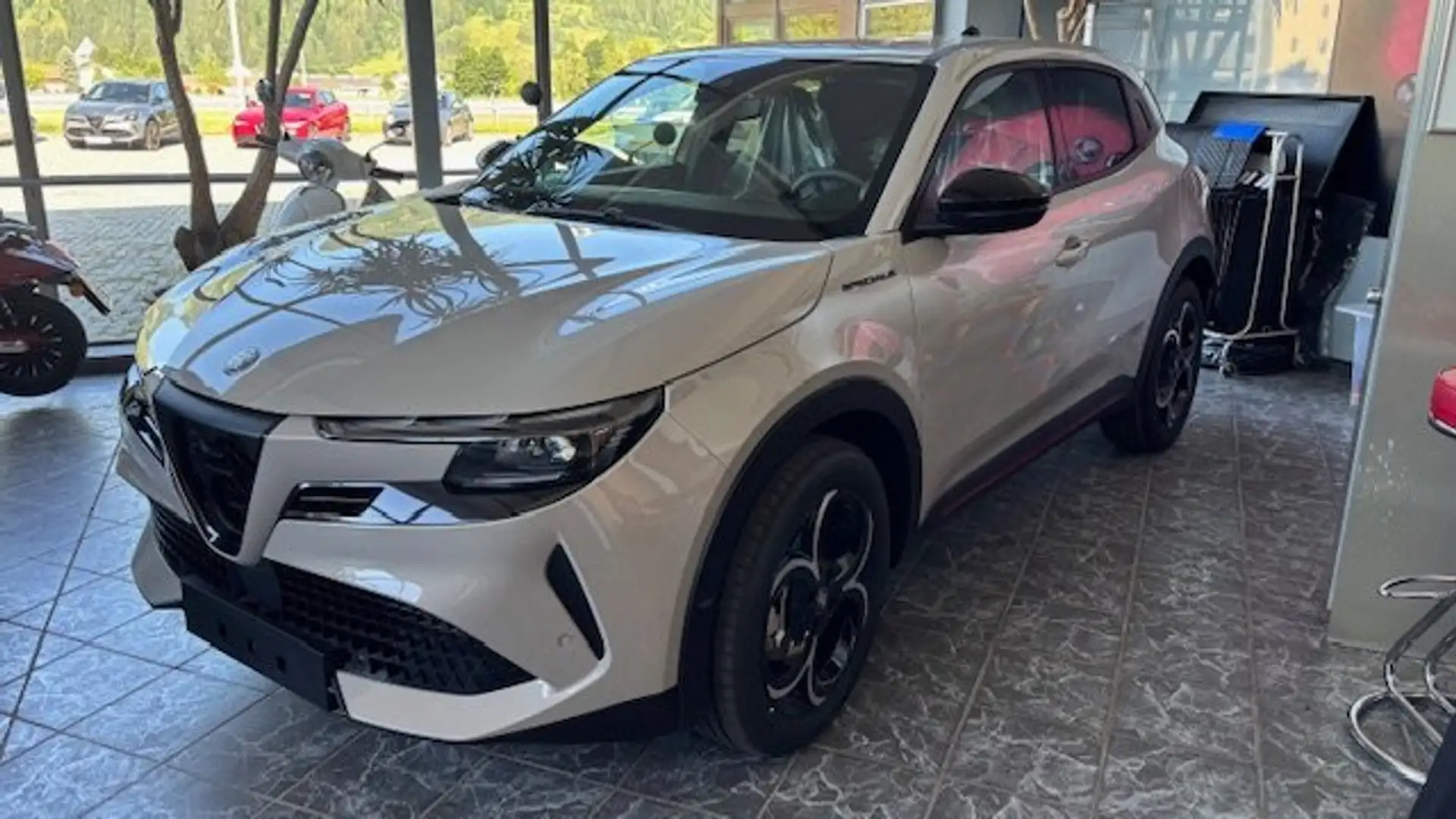 Alfa Romeo Junior Speciale 1,2 145 Hybrid eDCT6 Beige - 2