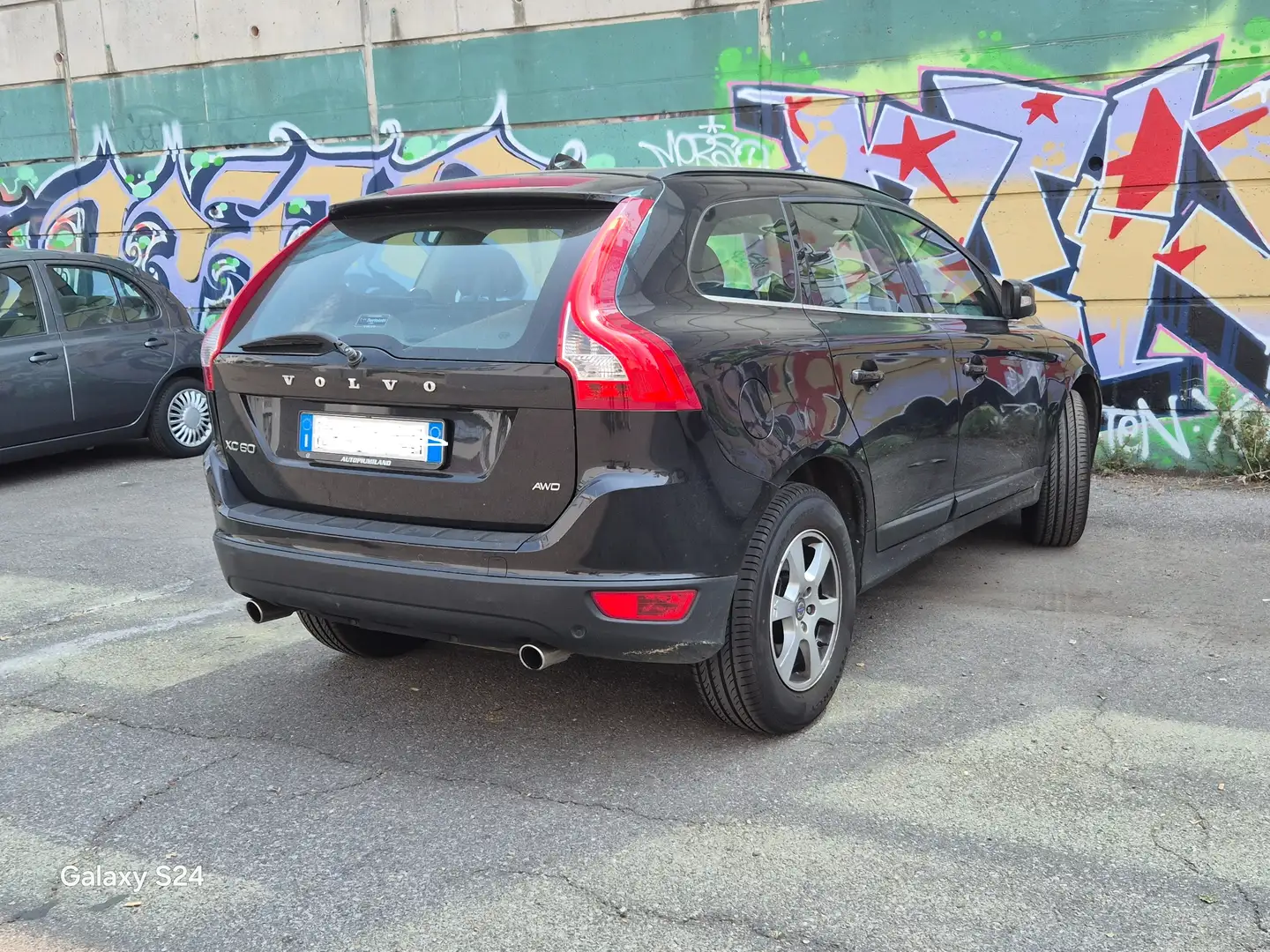 Volvo XC60 XC60 2.4 d4 (d3) Kinetic awd 163cv geartronic Nero - 2