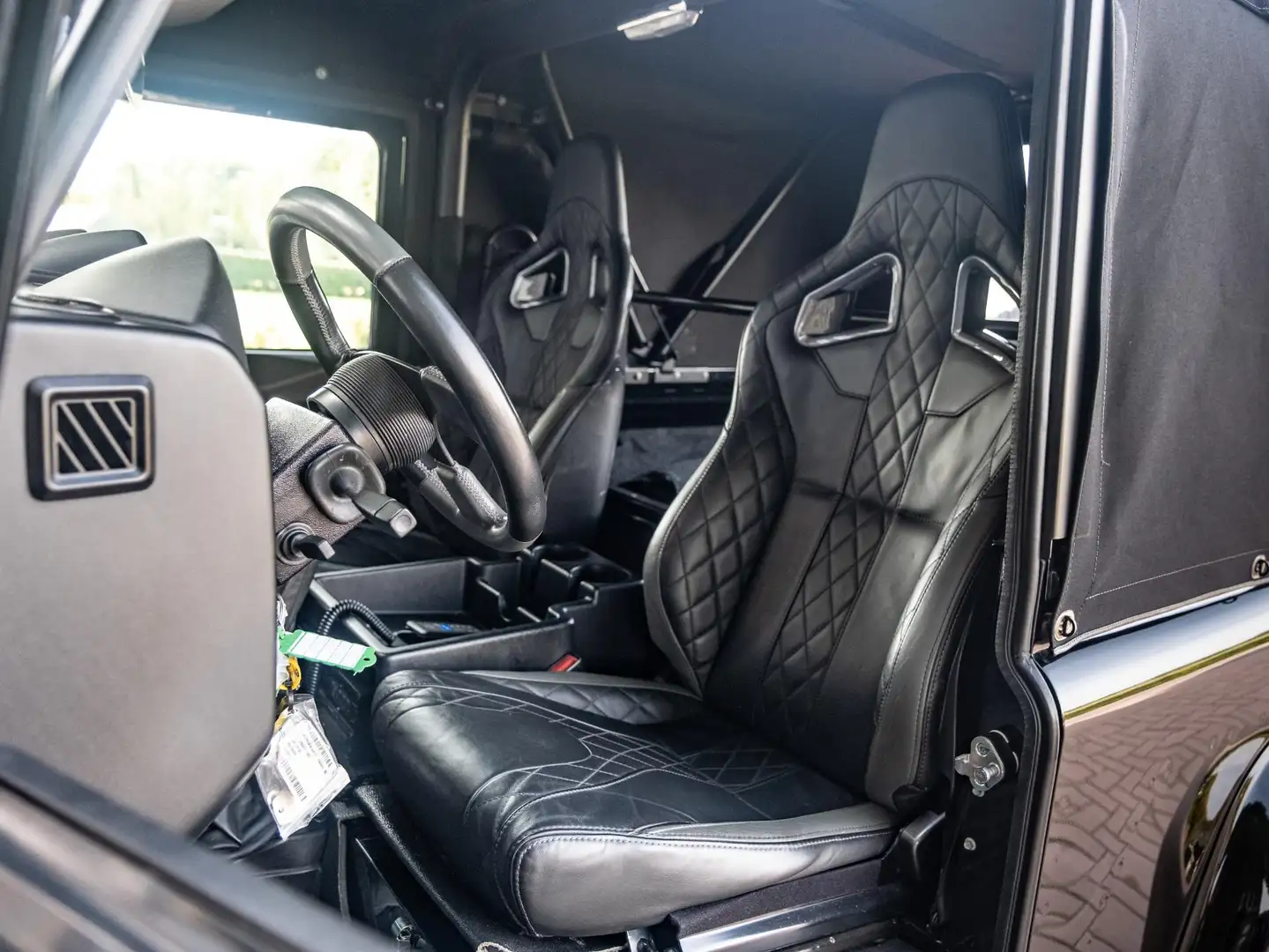 Land Rover Defender 2.2 D Soft Top 90" E | Luchtvering | Recaro | Luxe Noir - 2