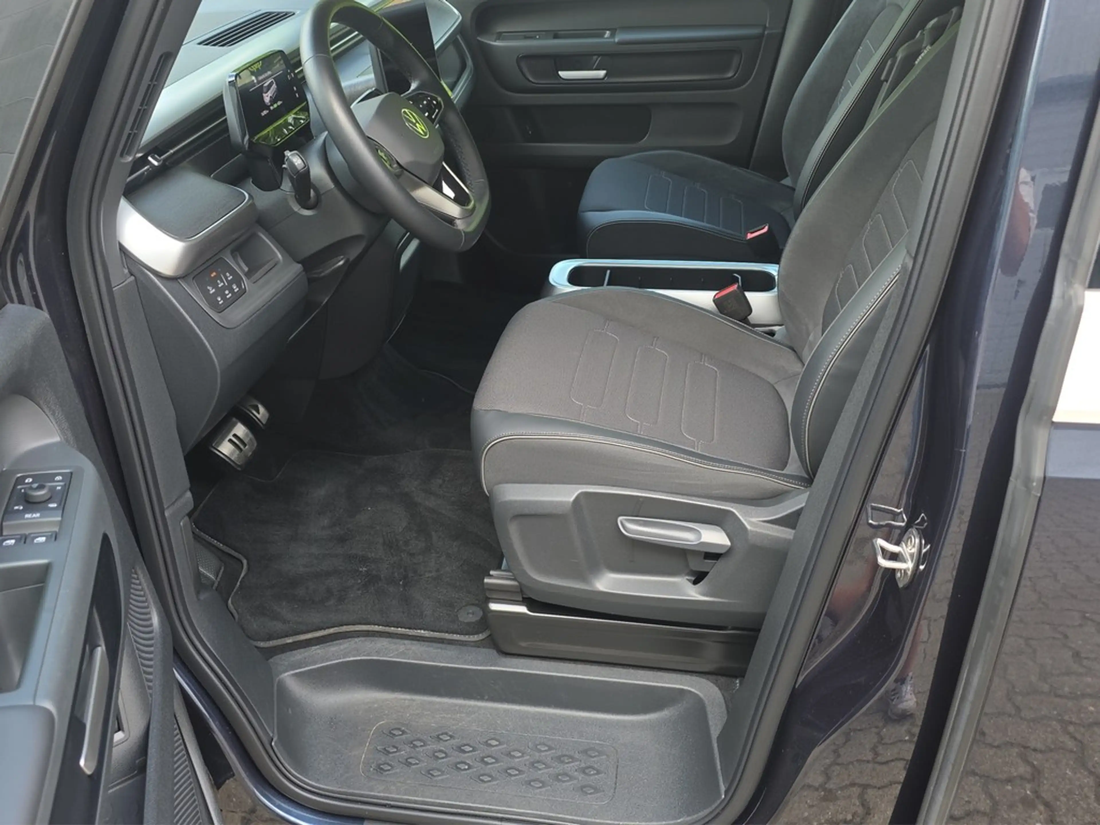 Volkswagen ID. Buzz Pro LR 7-Sitzer PANO/WÄRMEPUMPE/AHK — photo 9