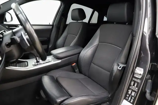 BMW X4 view 10