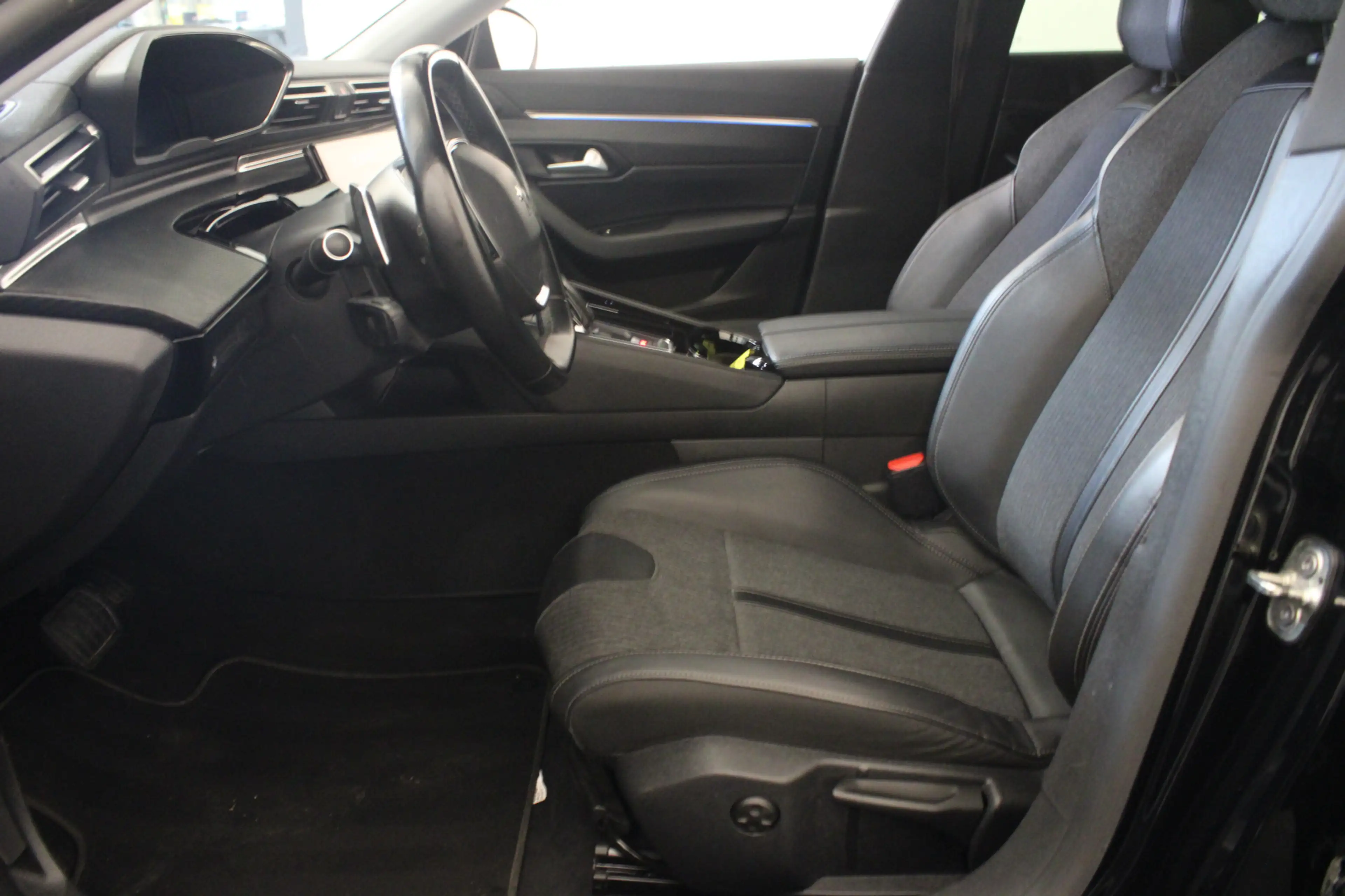 Peugeot 508 1.2 PureTech Allure Pack |Camera|Navi|ACC| — photo 11