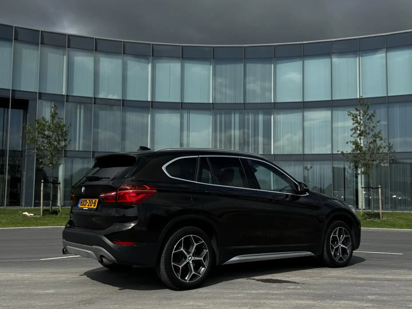 BMW X1 xDrive20i High Executive Marrón - 2