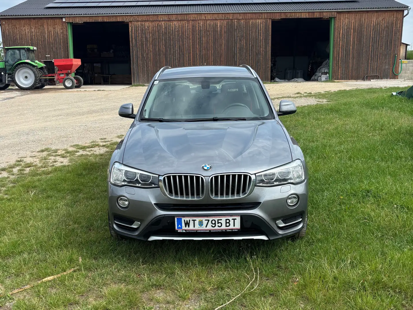BMW X3 xDrive 20d Advantage Aut. Grau - 2