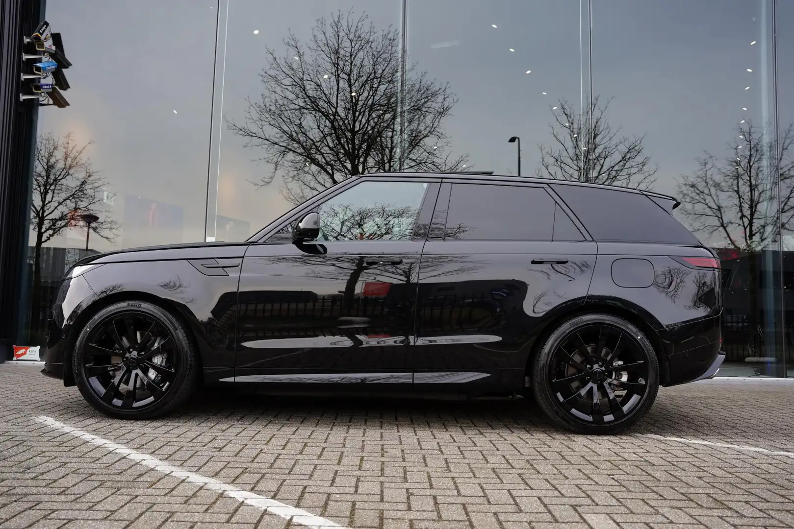 Land Rover Range Rover Sport P460 E Dynamic HSE / MY26 / 23 Inch / Full Options Schwarz - 2