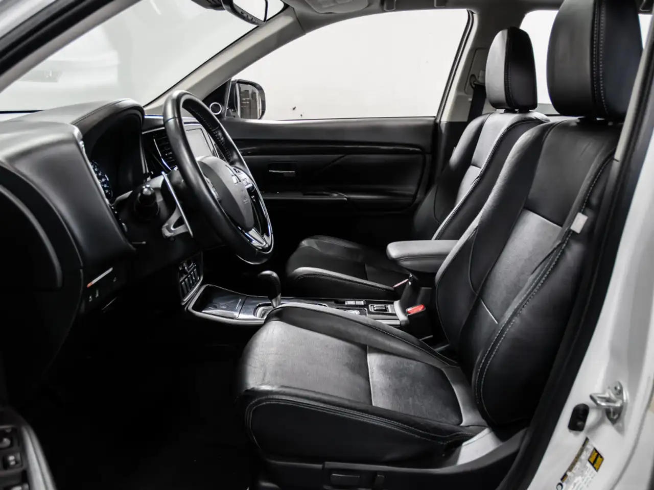 Mitsubishi Outlander снимка Mitsubishi Outlander