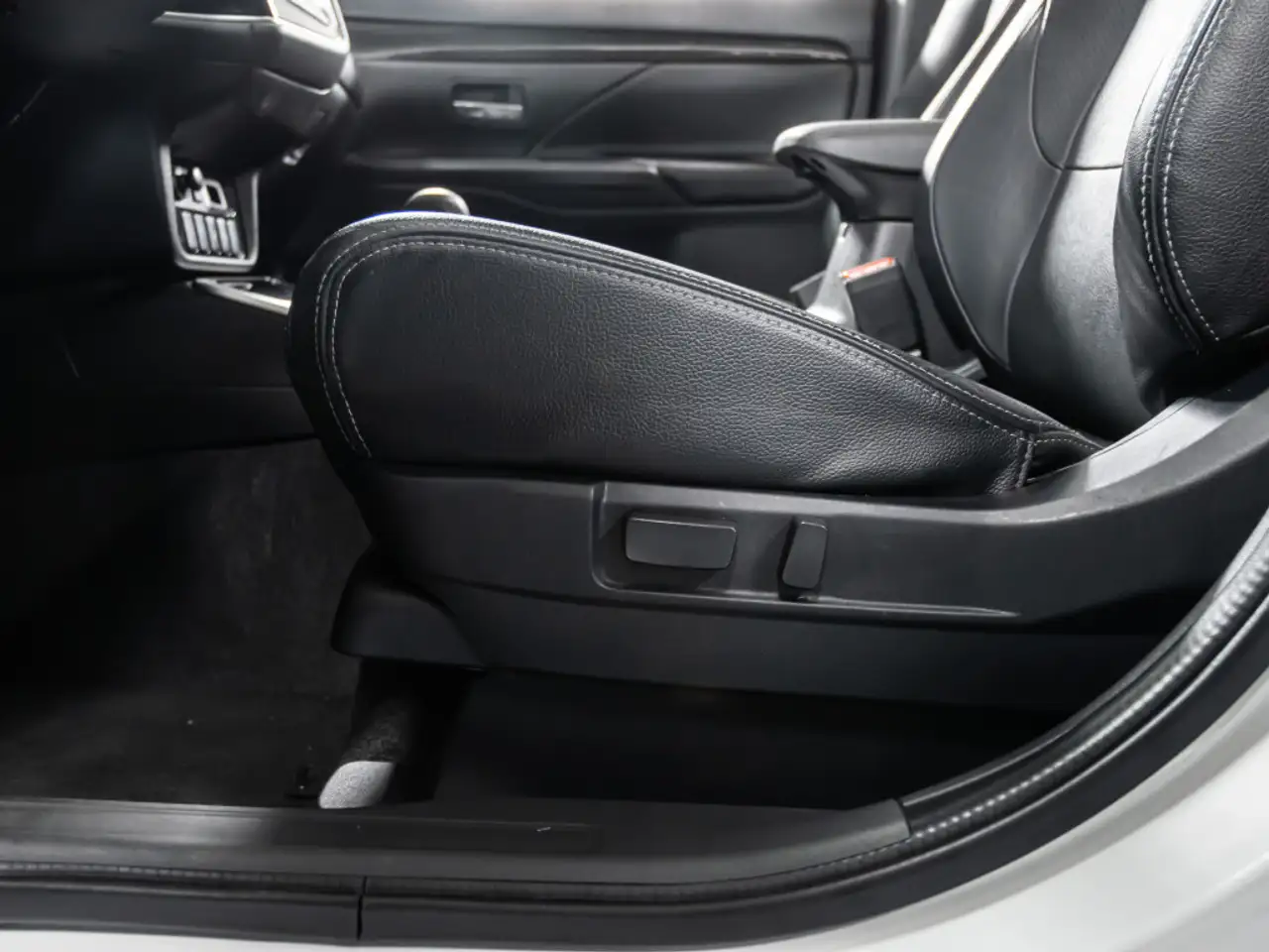 Mitsubishi Outlander снимка Mitsubishi Outlander