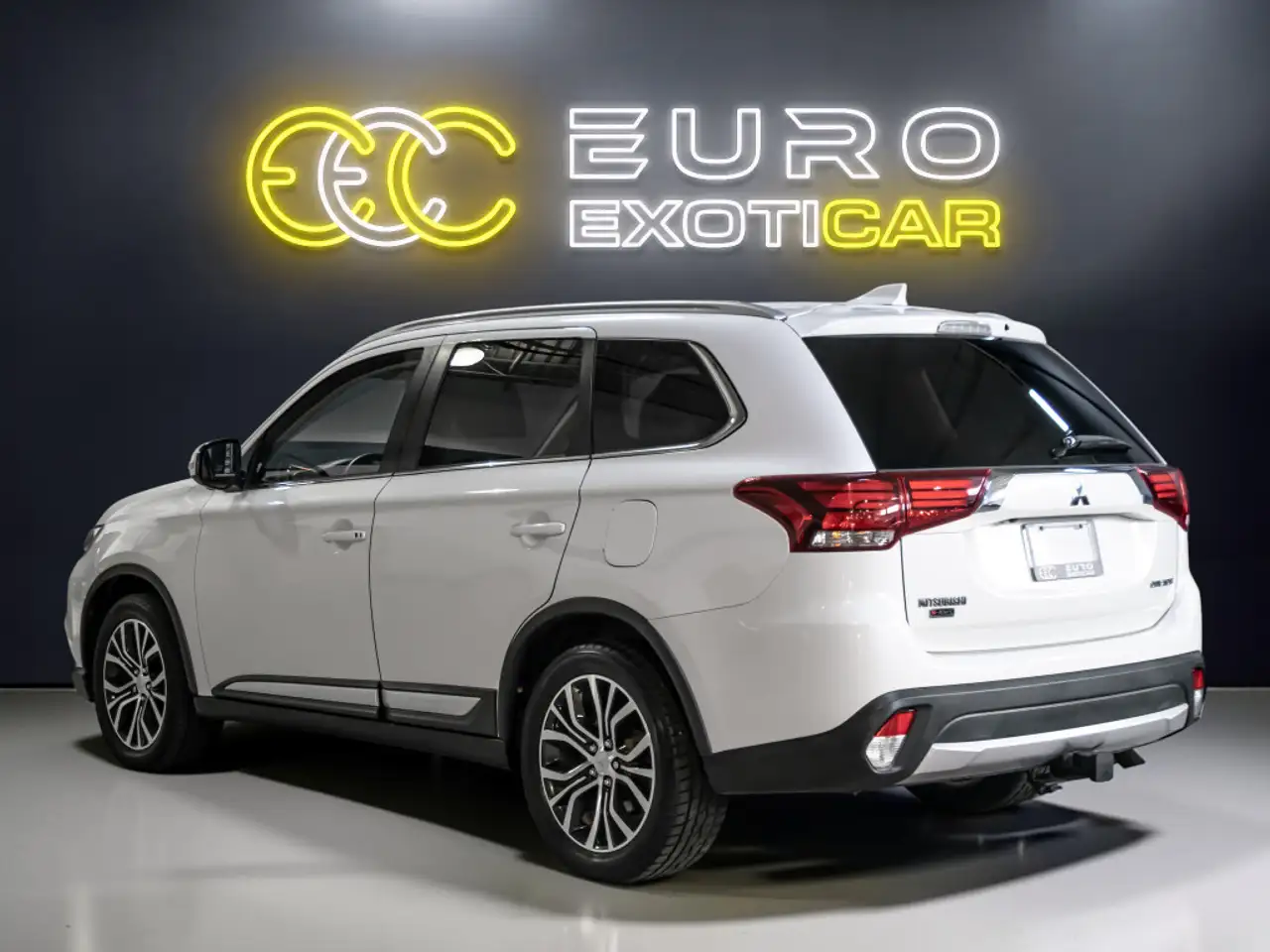 Mitsubishi Outlander снимка Mitsubishi Outlander