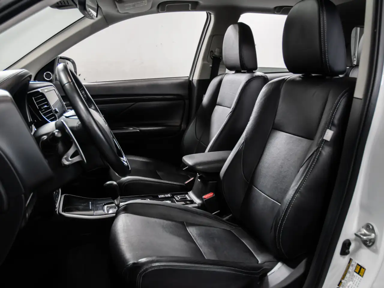 Mitsubishi Outlander снимка Mitsubishi Outlander