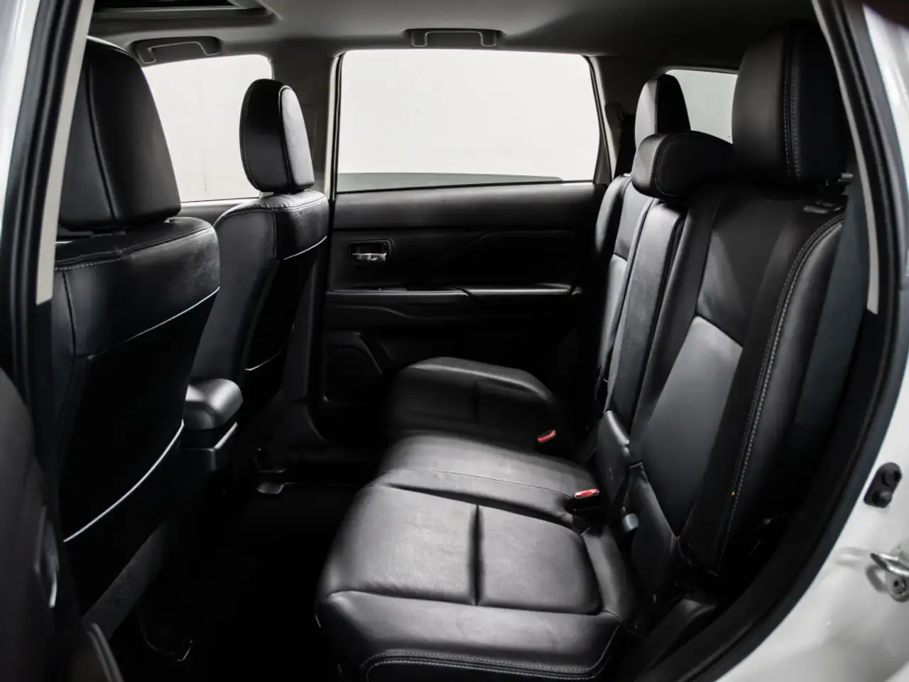 Mitsubishi Outlander снимка Mitsubishi Outlander