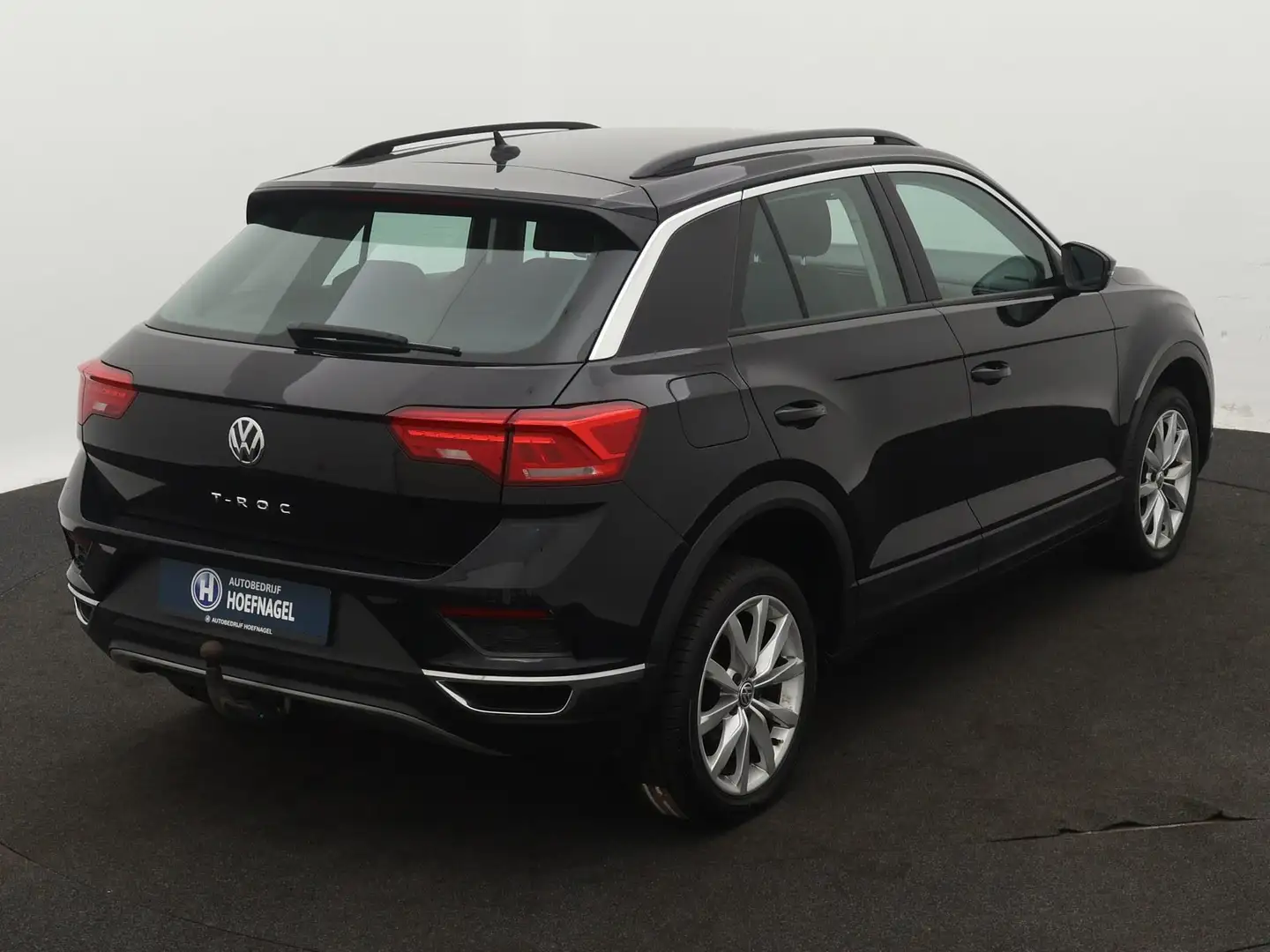 Volkswagen T-Roc 1.5 TSI Style Automaat | Trekhaak | Parkeersensore Zwart - 2
