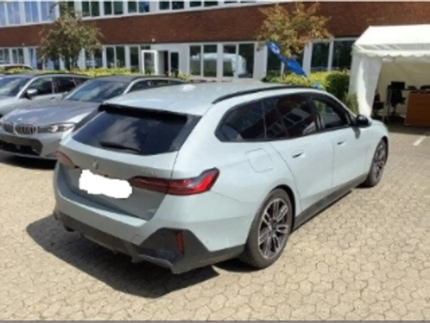 BMW 520 i M-Sport PRO Sommer19'' AHK ICONIC AdLED H/K Park Grau - 2