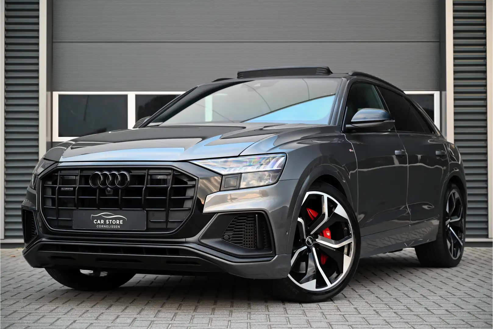 Audi Q8 55 TFSI e QUATTRO / S-LINE / PANO / RS SEATS / LED Gris - 1