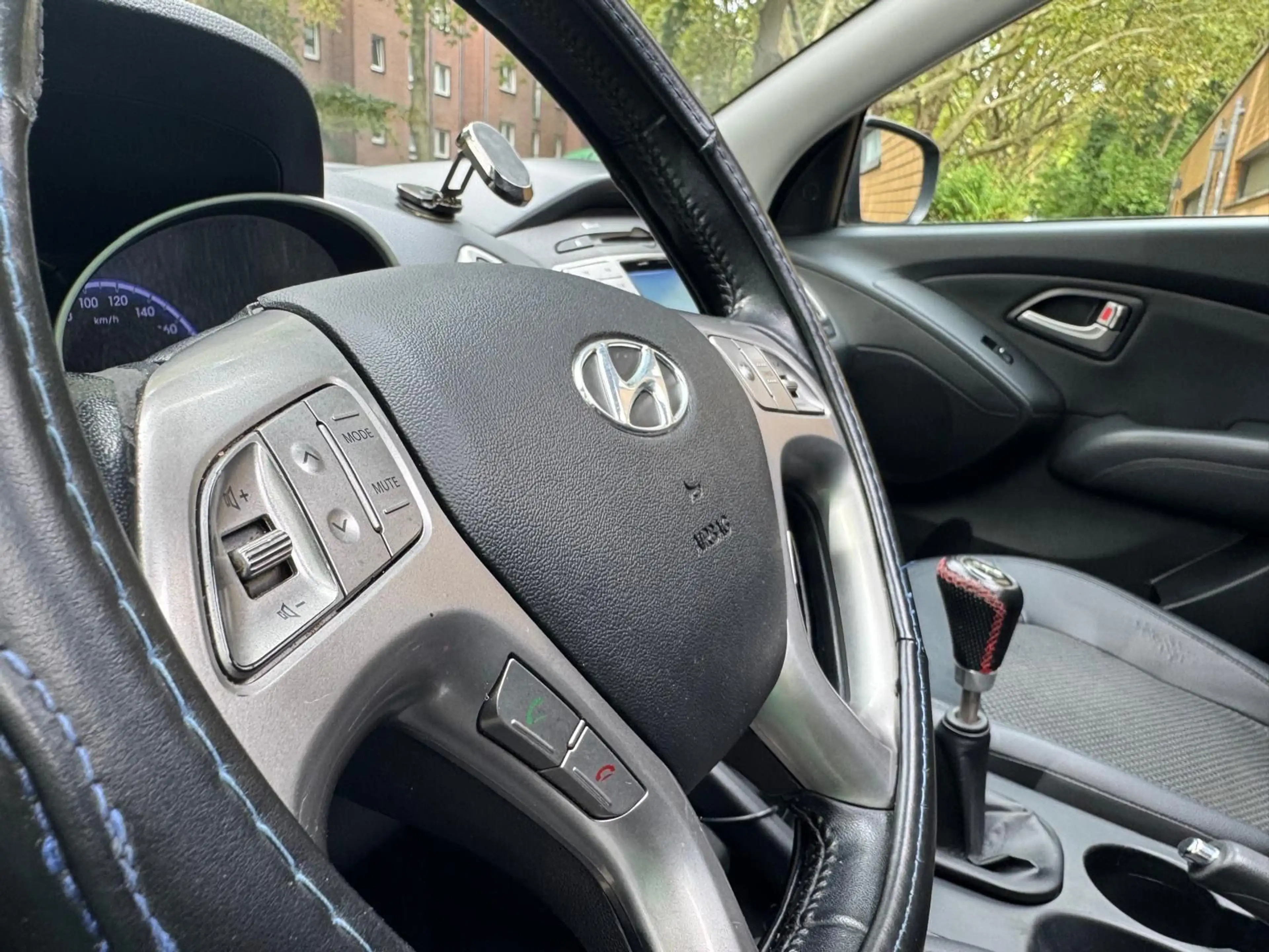 Hyundai iX35 Style/PANORAMADACH/4XSITZHEIZUNG/LEDER/GEPF — photo 12