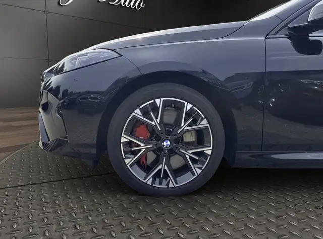 BMW 2 Series view 4