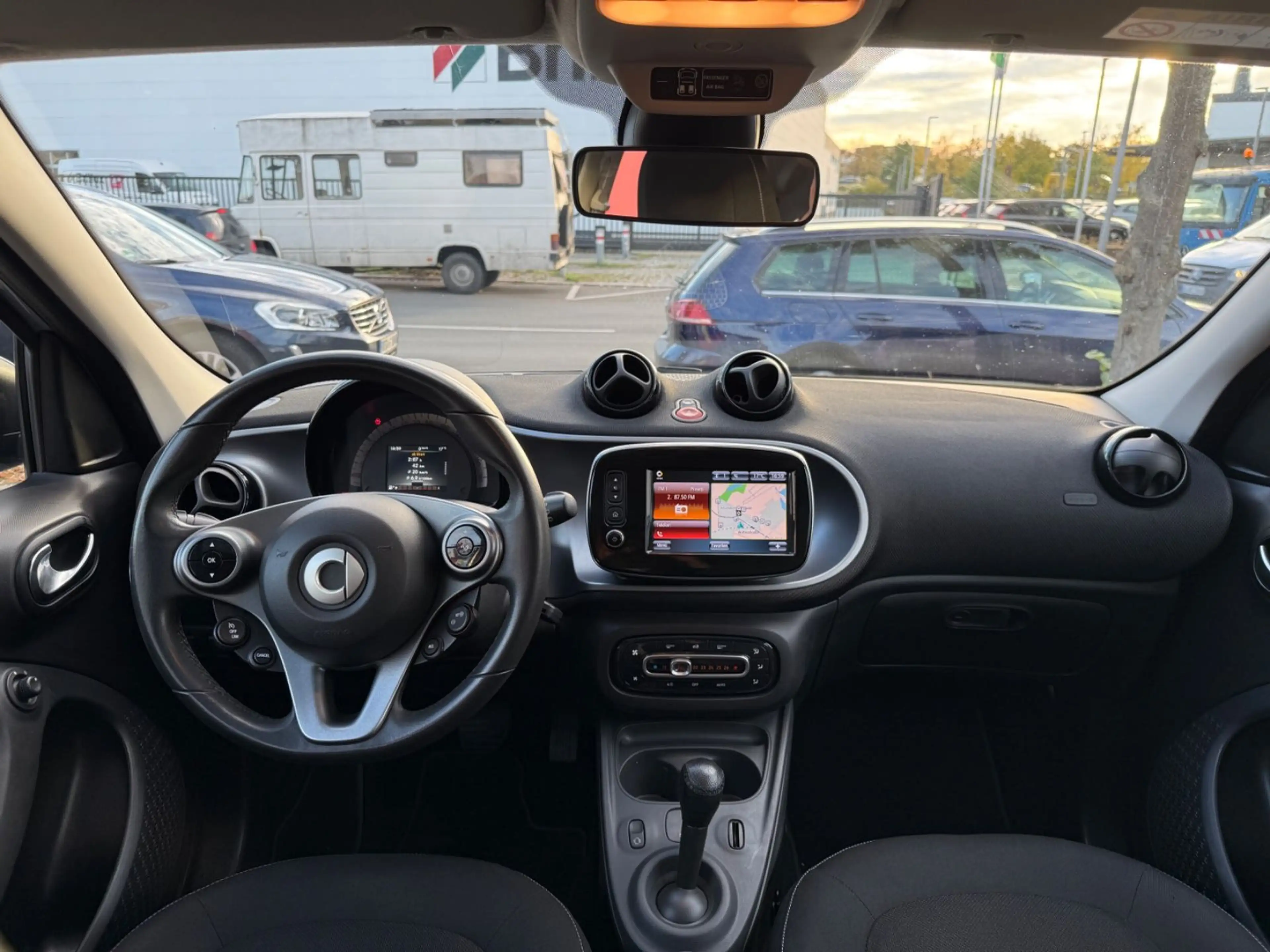 smart forFour Passion Panorama Navi SHZ Klima — photo 11