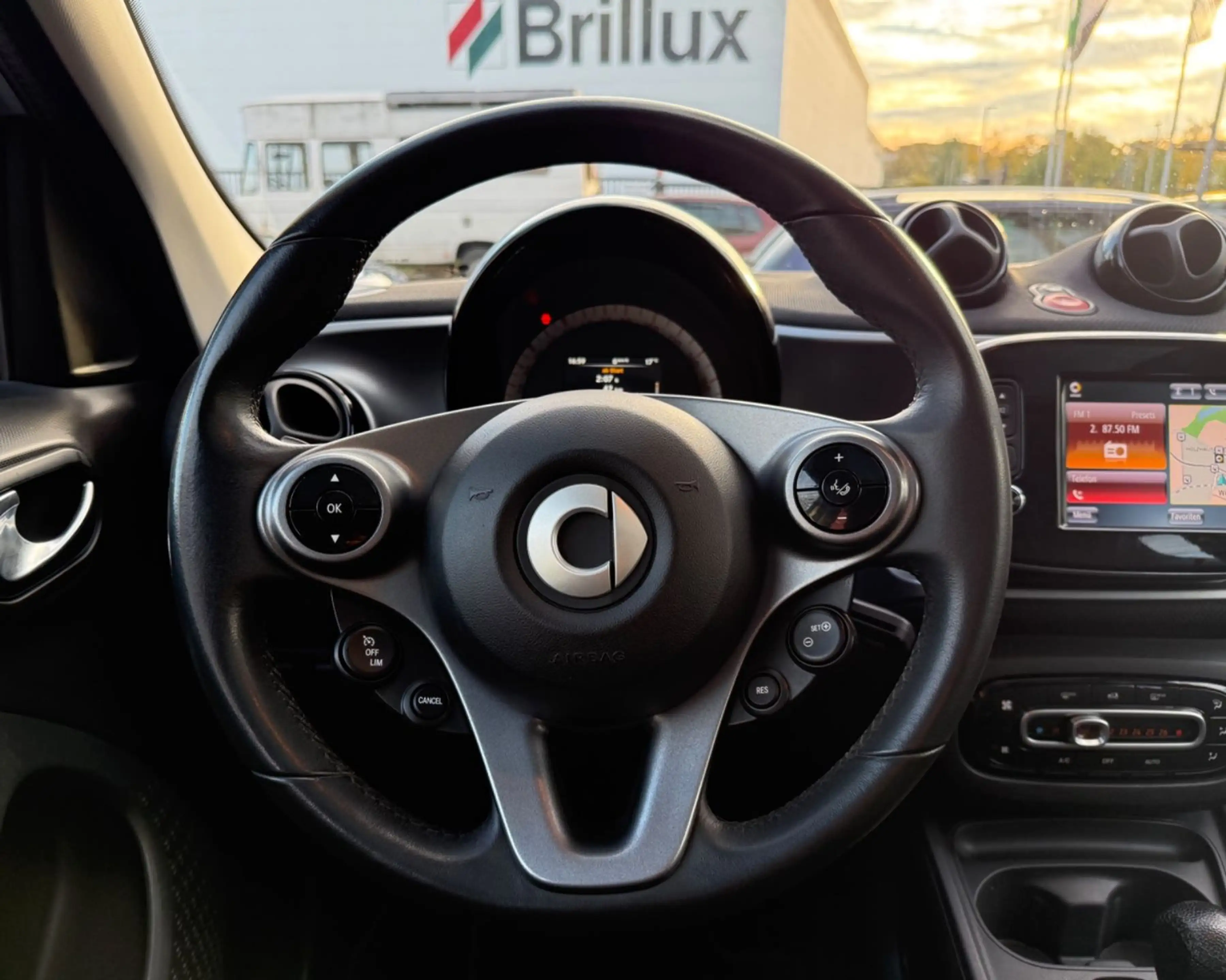 smart forFour Passion Panorama Navi SHZ Klima — photo 12