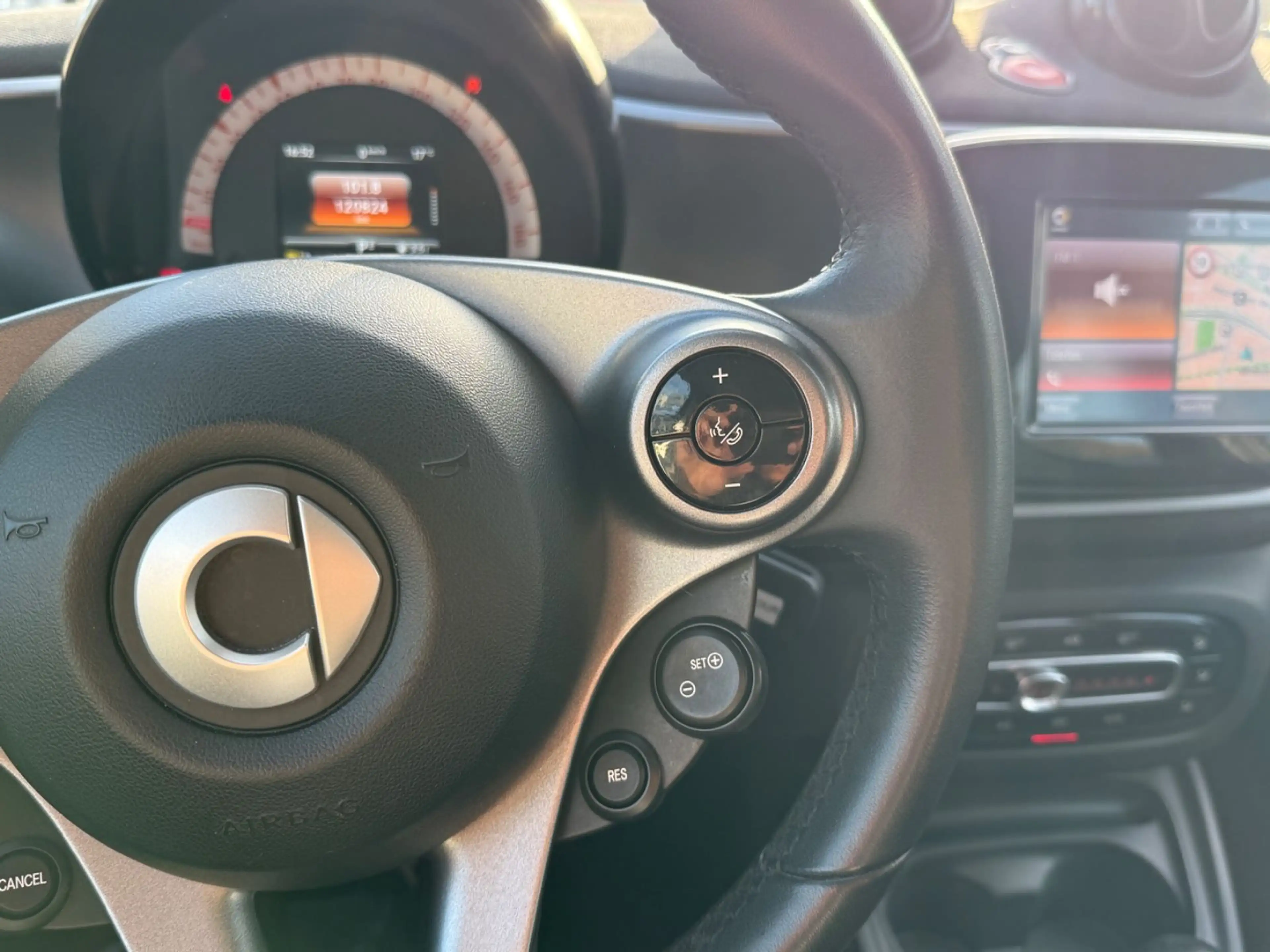 smart forFour Passion Panorama Navi SHZ Klima — photo 14