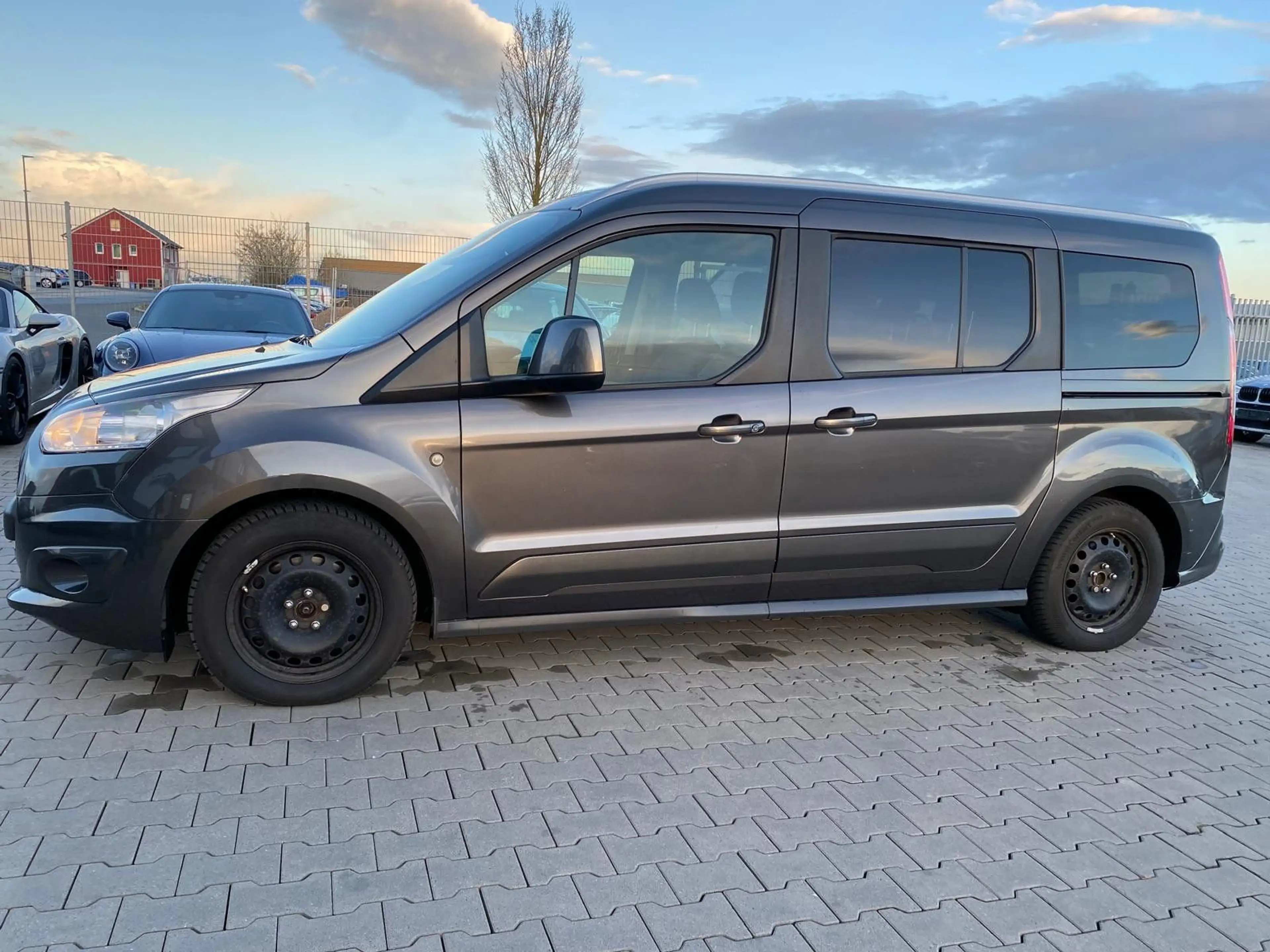 Ford Tourneo Connect Titanium/PANO/NAVI/R-KAM/7Sitze/ — photo 3