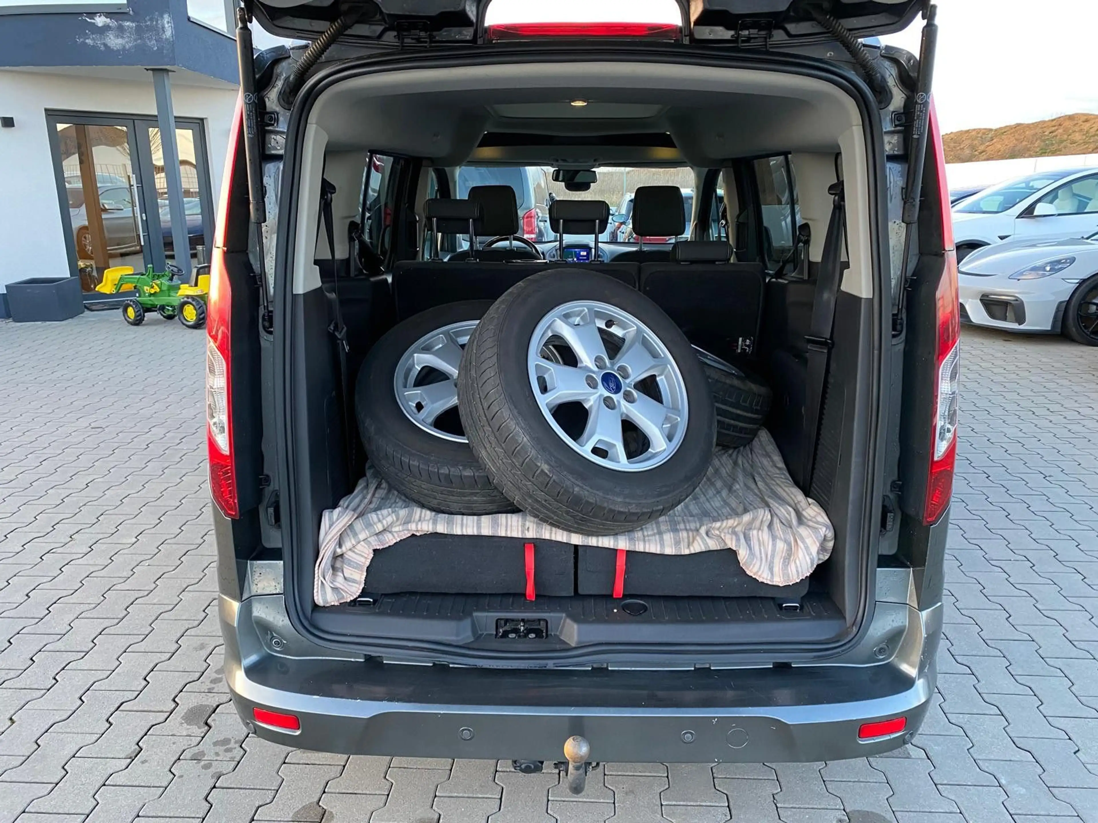 Ford Tourneo Connect Titanium/PANO/NAVI/R-KAM/7Sitze/ — photo 10