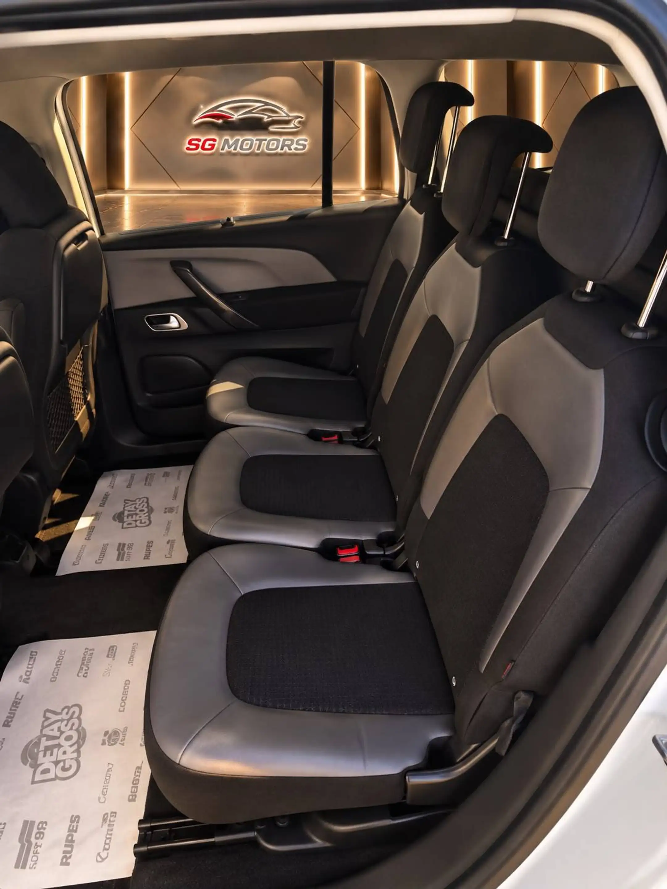 Citroen Grand C4 Picasso — photo 8