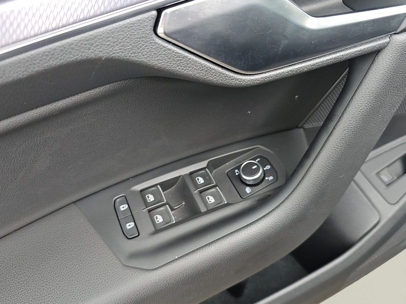 Volkswagen Touareg R-Line 3,0 l V6 TDI SCR 4MOTION 170 kW ( — photo 12
