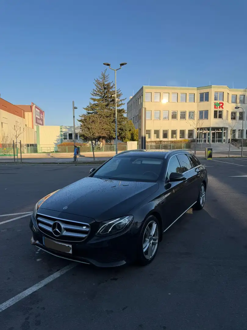 Mercedes-Benz E 220 d T 4MATIC Aut. - 2