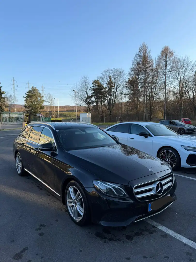 Mercedes-Benz E 220 d T 4MATIC Aut. - 1