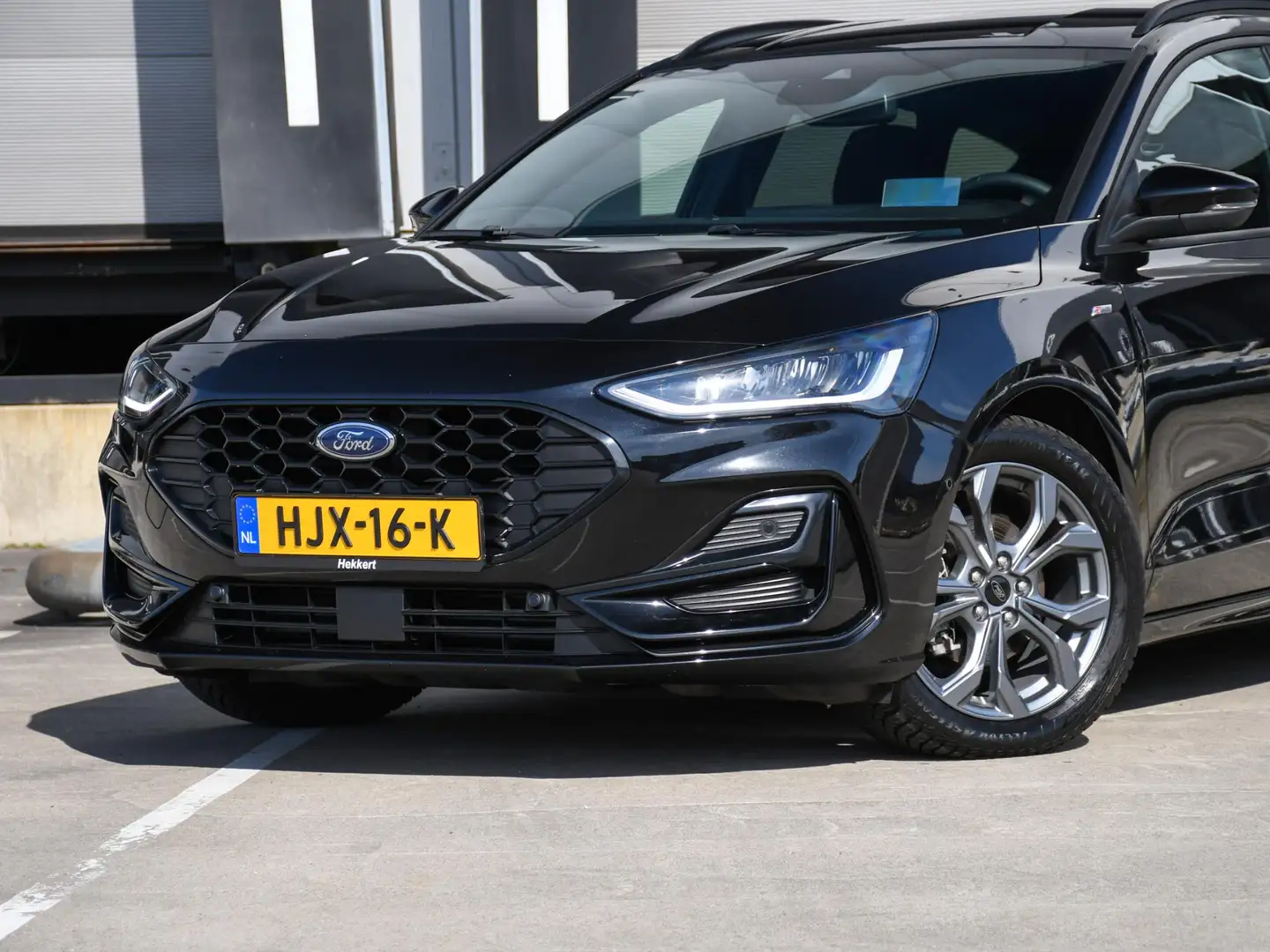 Ford Focus Wagon ST Line X 1.0 EcoBoost Hybrid 125pk TREKHAAK Noir - 2