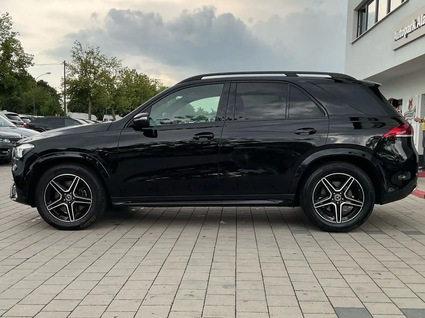 Mercedes-Benz GLE 300 d 4M. 9G  AMG Line LED  Leder Night Paket Schwarz - 2