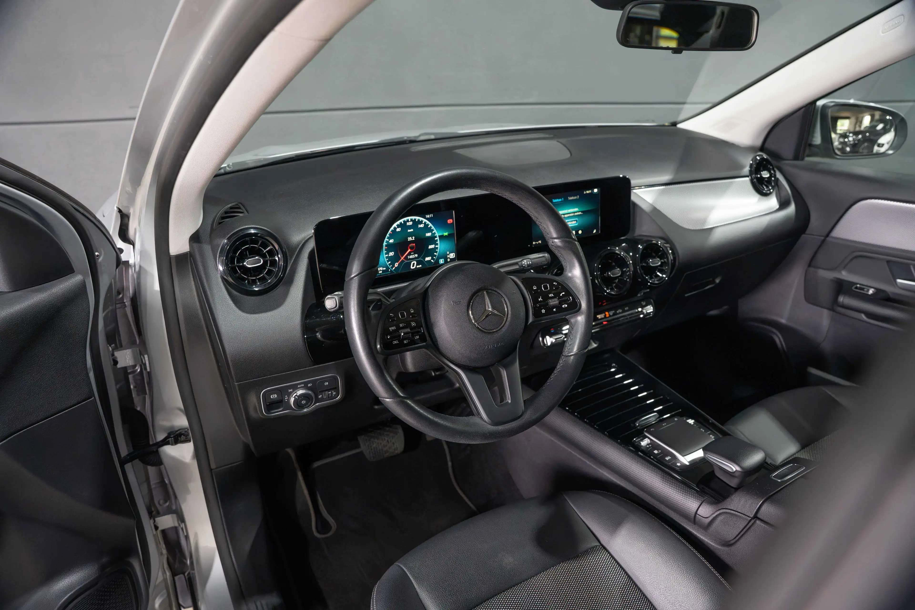Mercedes-Benz GLA 180 GLA 180 d Business Solution Essential — photo 14