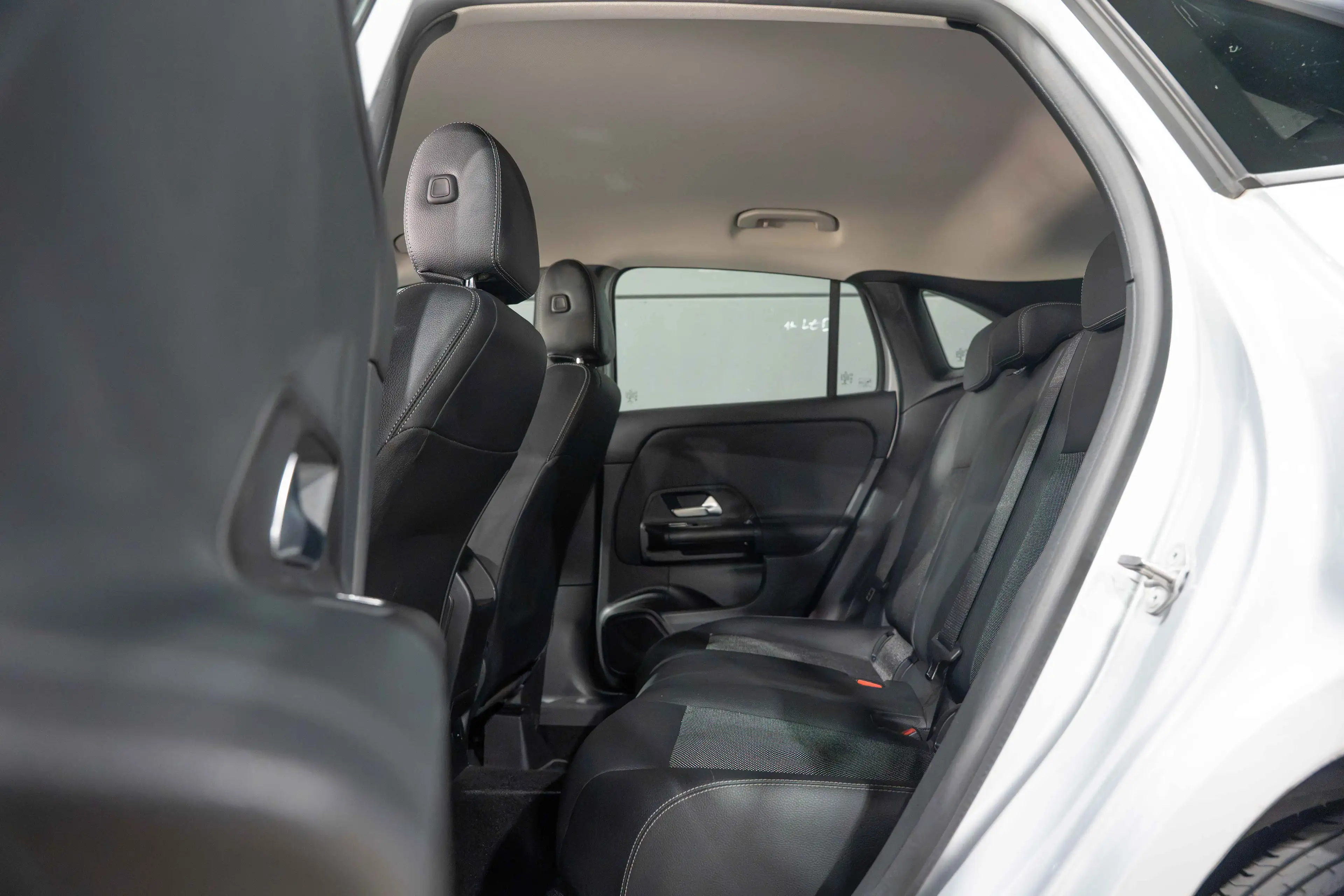 Mercedes-Benz GLA 180 GLA 180 d Business Solution Essential — photo 13