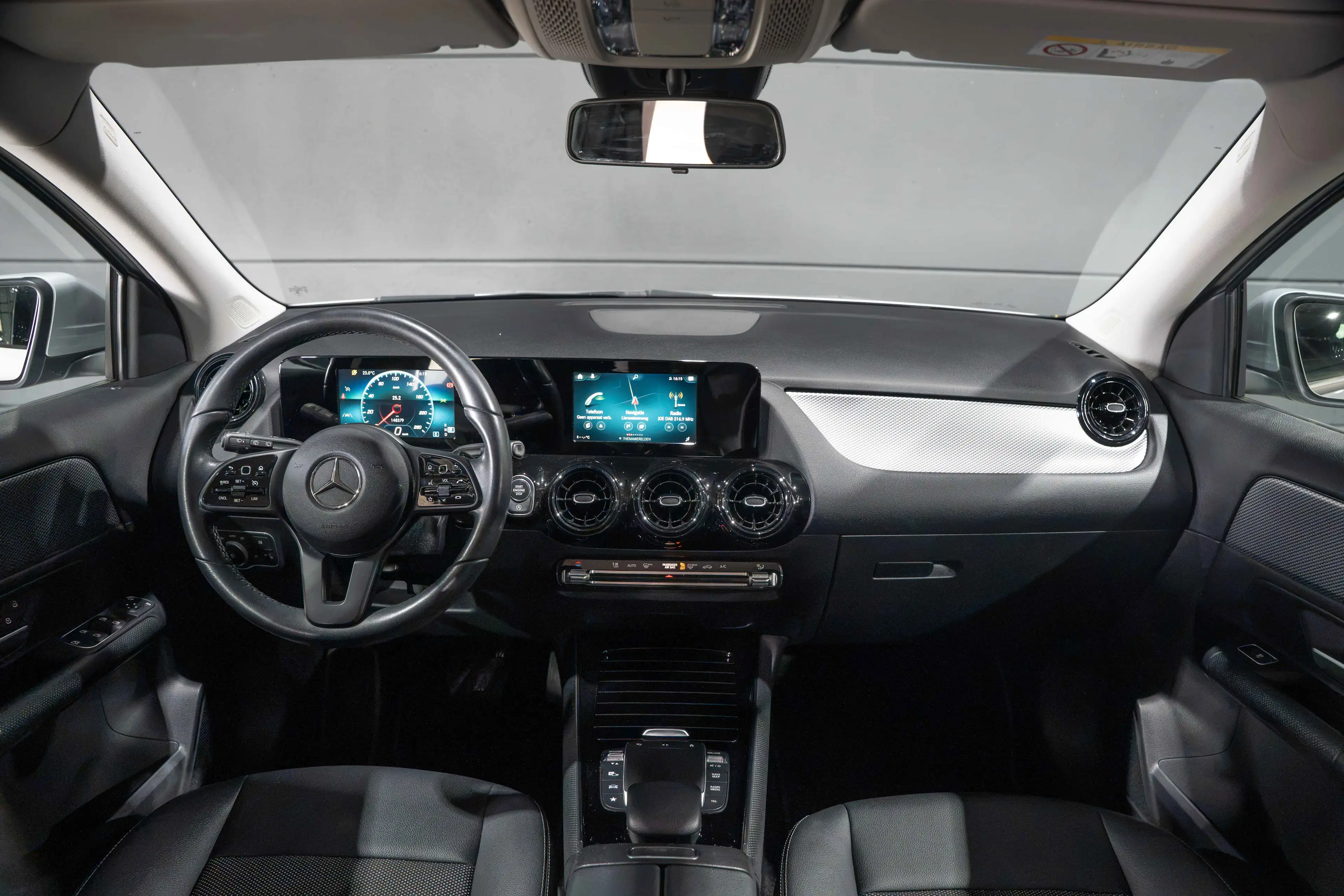 Mercedes-Benz GLA 180 GLA 180 d Business Solution Essential — photo 11
