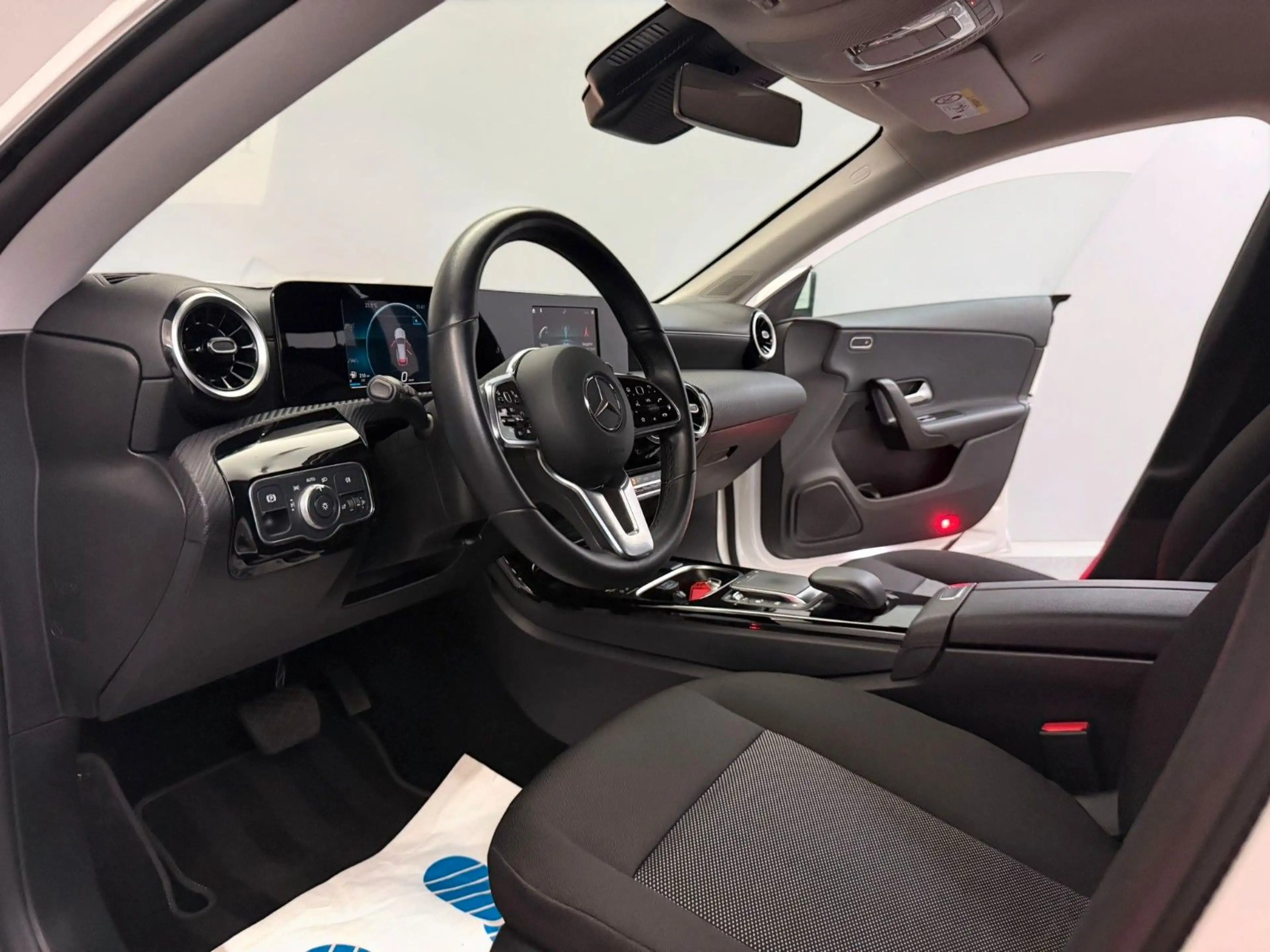 Mercedes-Benz CLA 180 AHK*ACC*WIDE*CARPLAY — photo 9