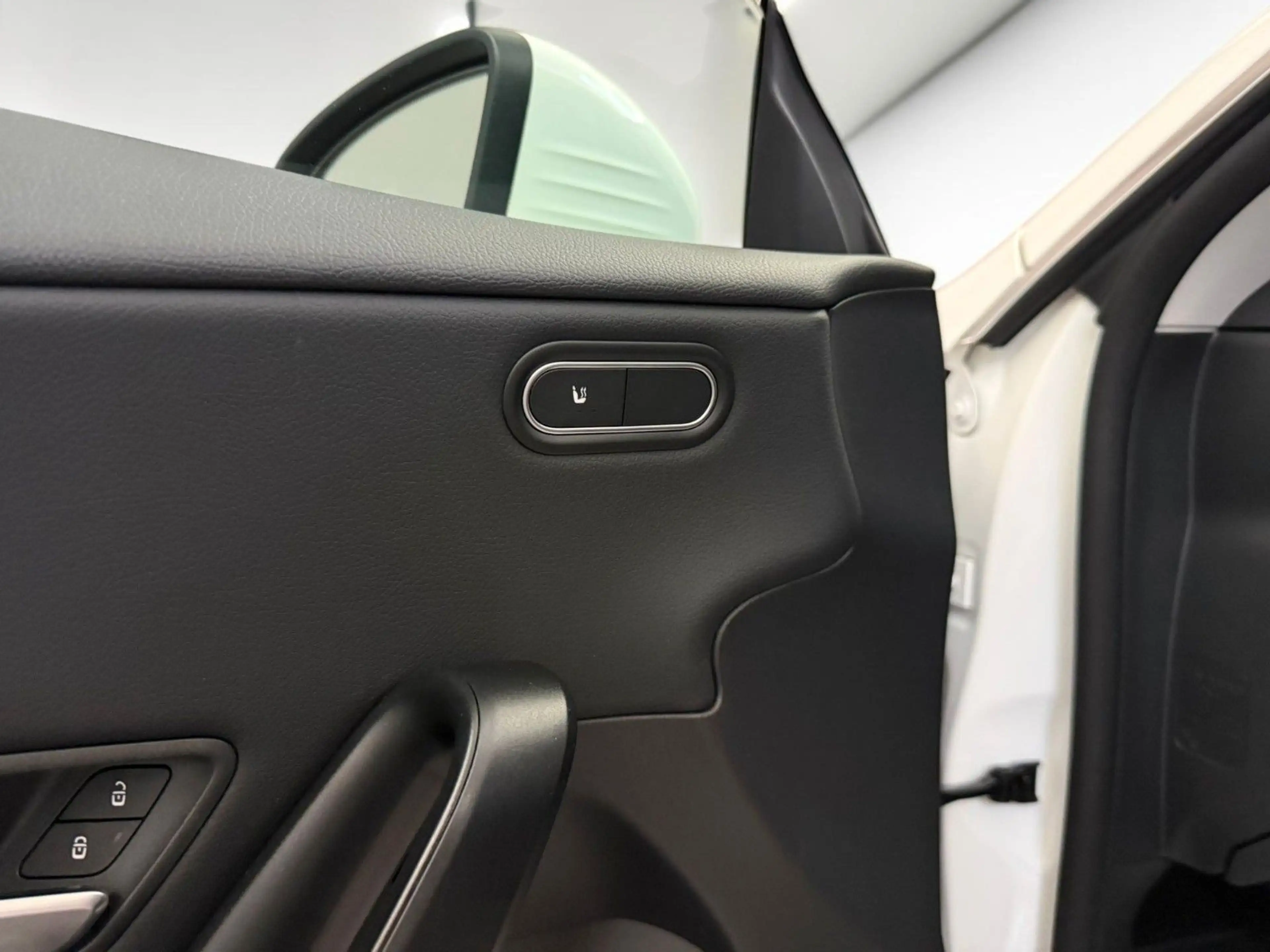 Mercedes-Benz CLA 180 AHK*ACC*WIDE*CARPLAY — photo 12