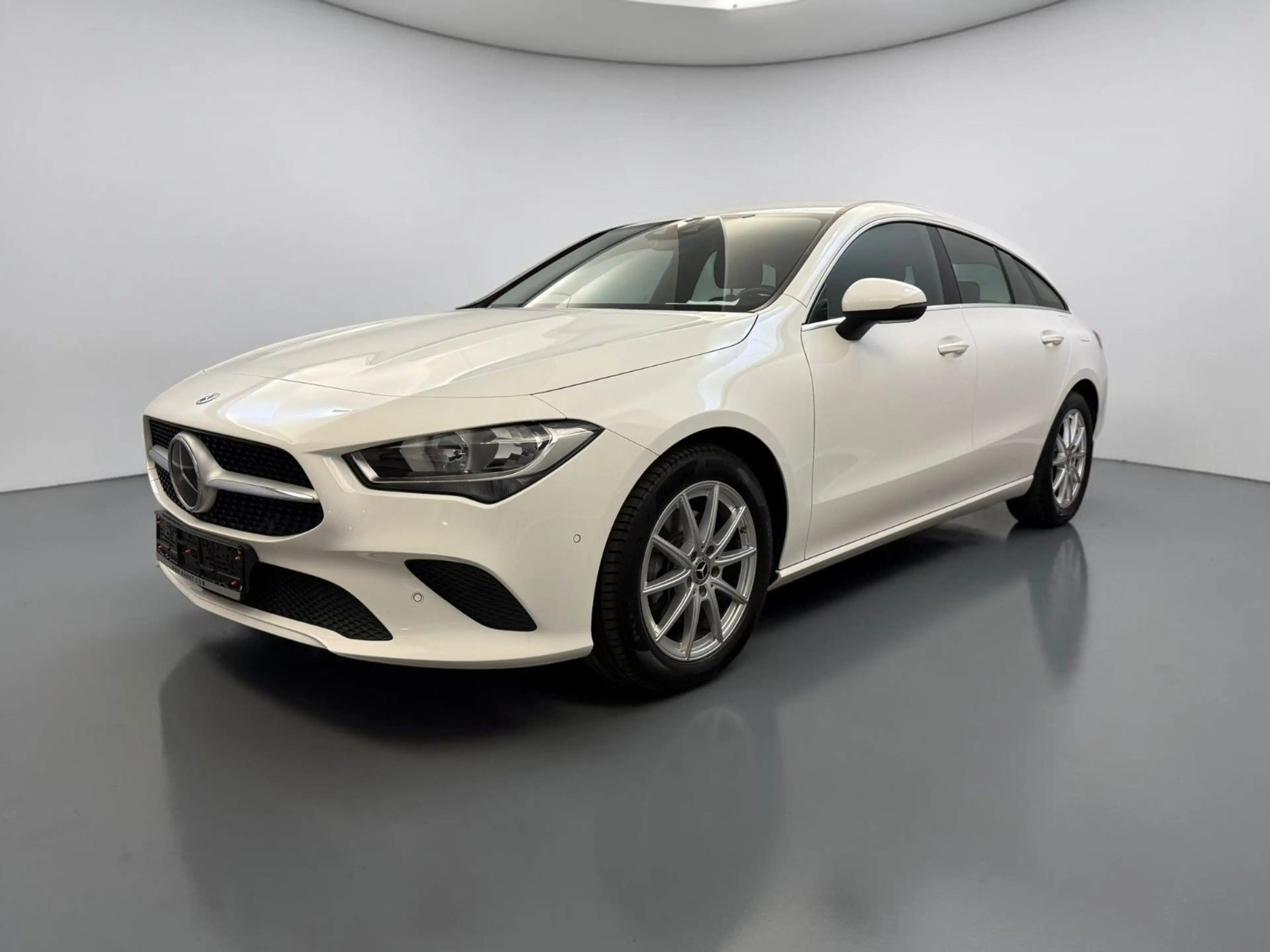 Mercedes-Benz CLA 180 AHK*ACC*WIDE*CARPLAY