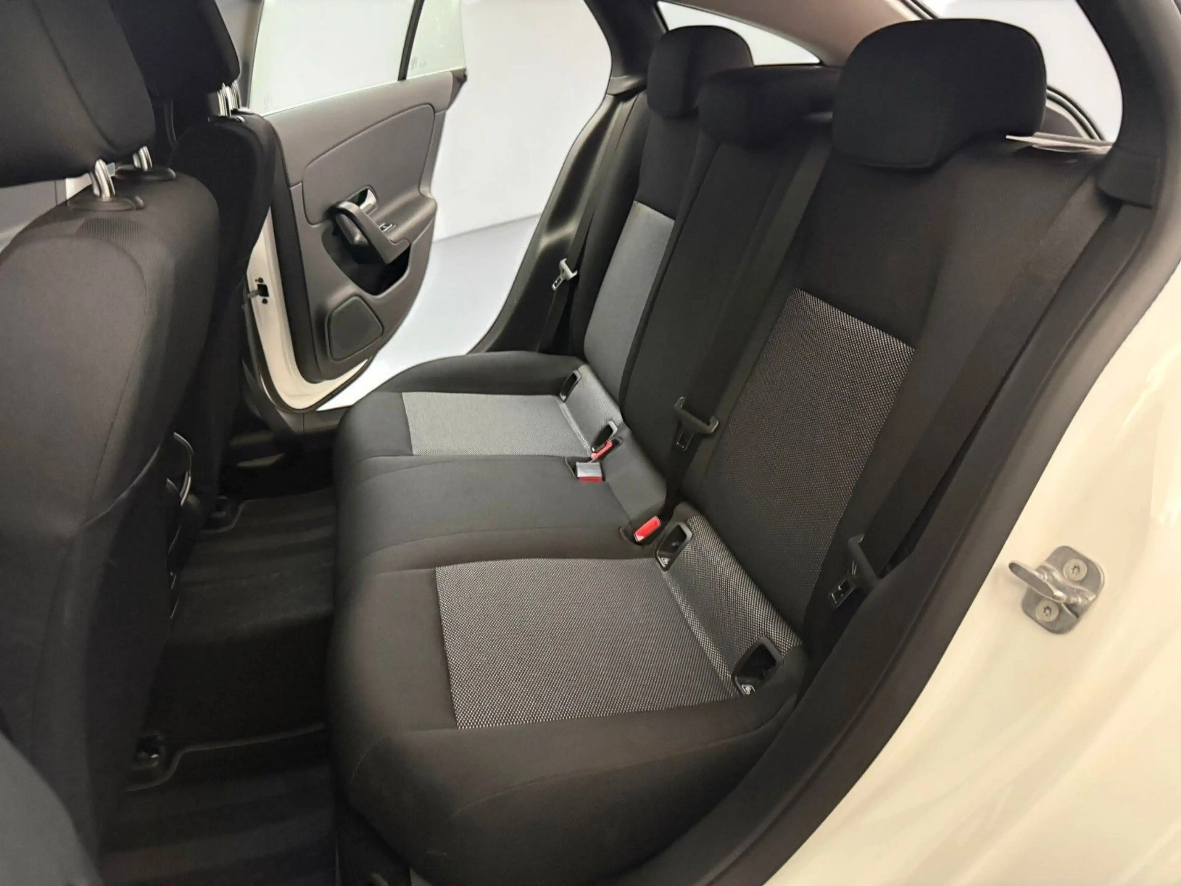 Mercedes-Benz CLA 180 AHK*ACC*WIDE*CARPLAY — photo 14