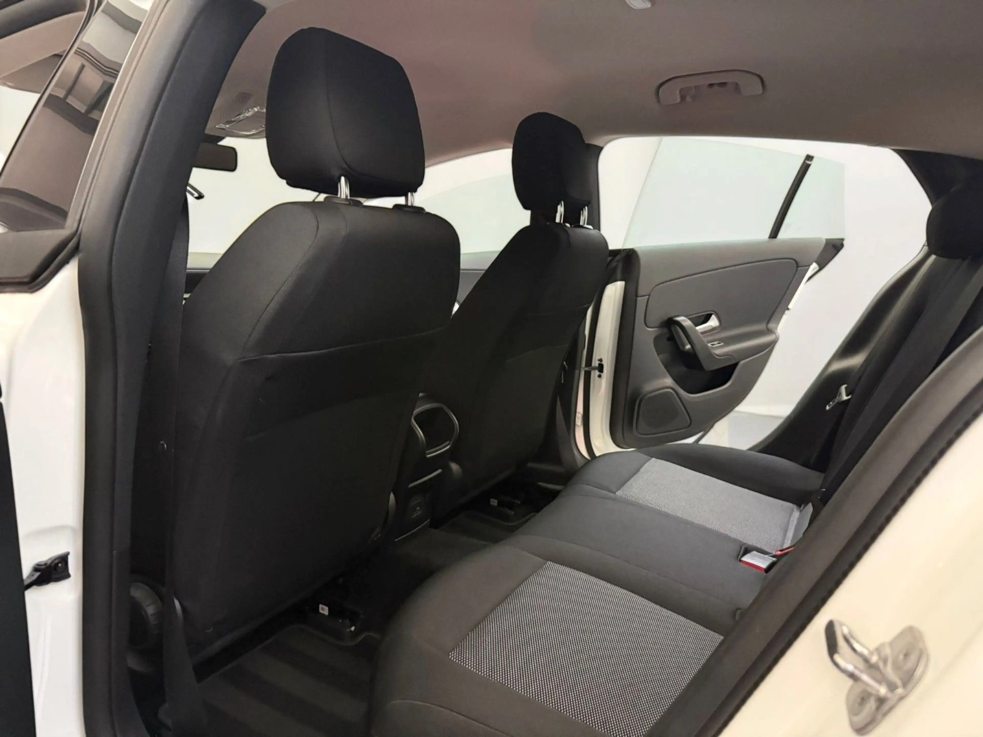 Mercedes-Benz CLA 180 AHK*ACC*WIDE*CARPLAY — photo 13