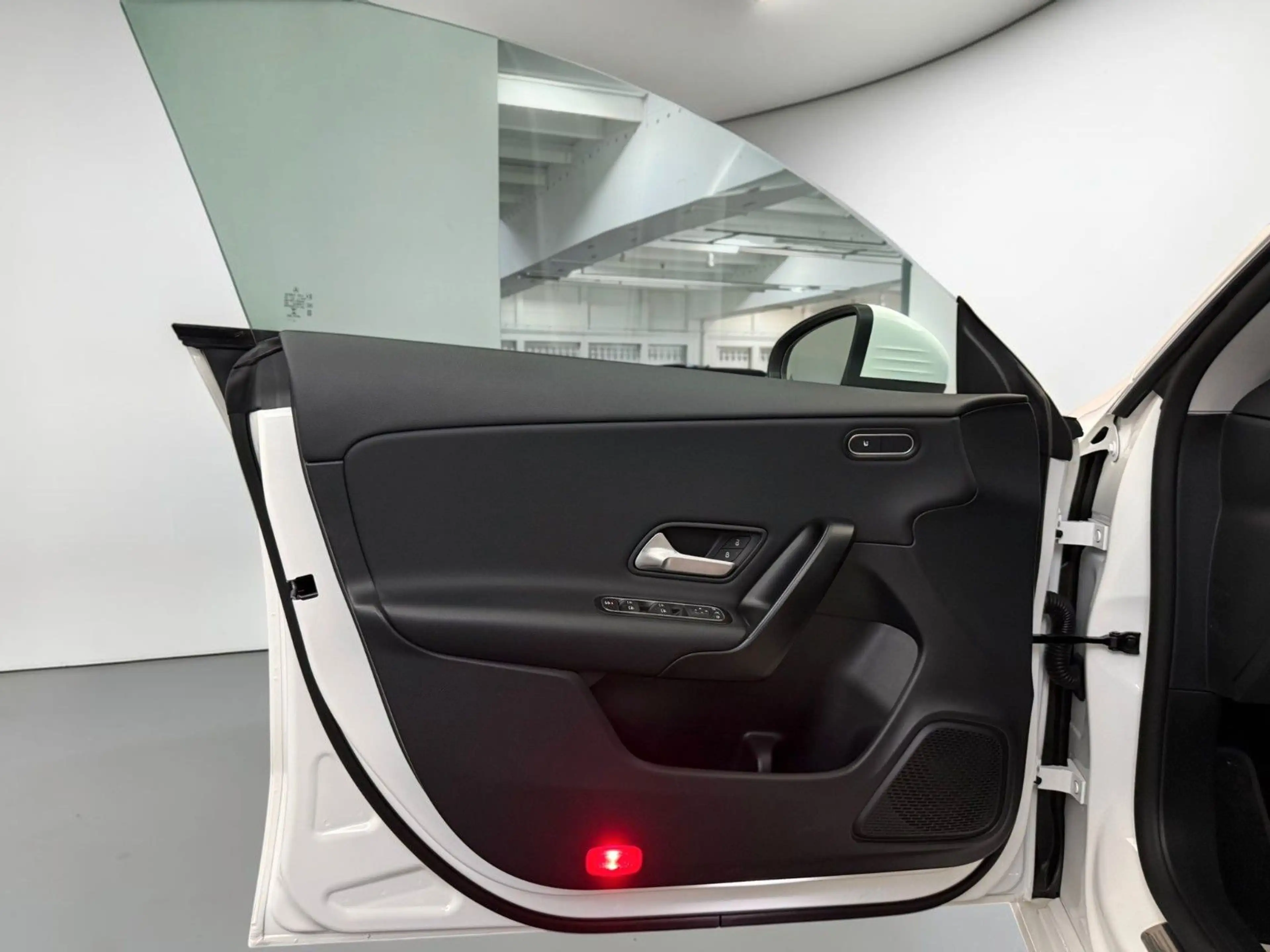 Mercedes-Benz CLA 180 AHK*ACC*WIDE*CARPLAY — photo 11