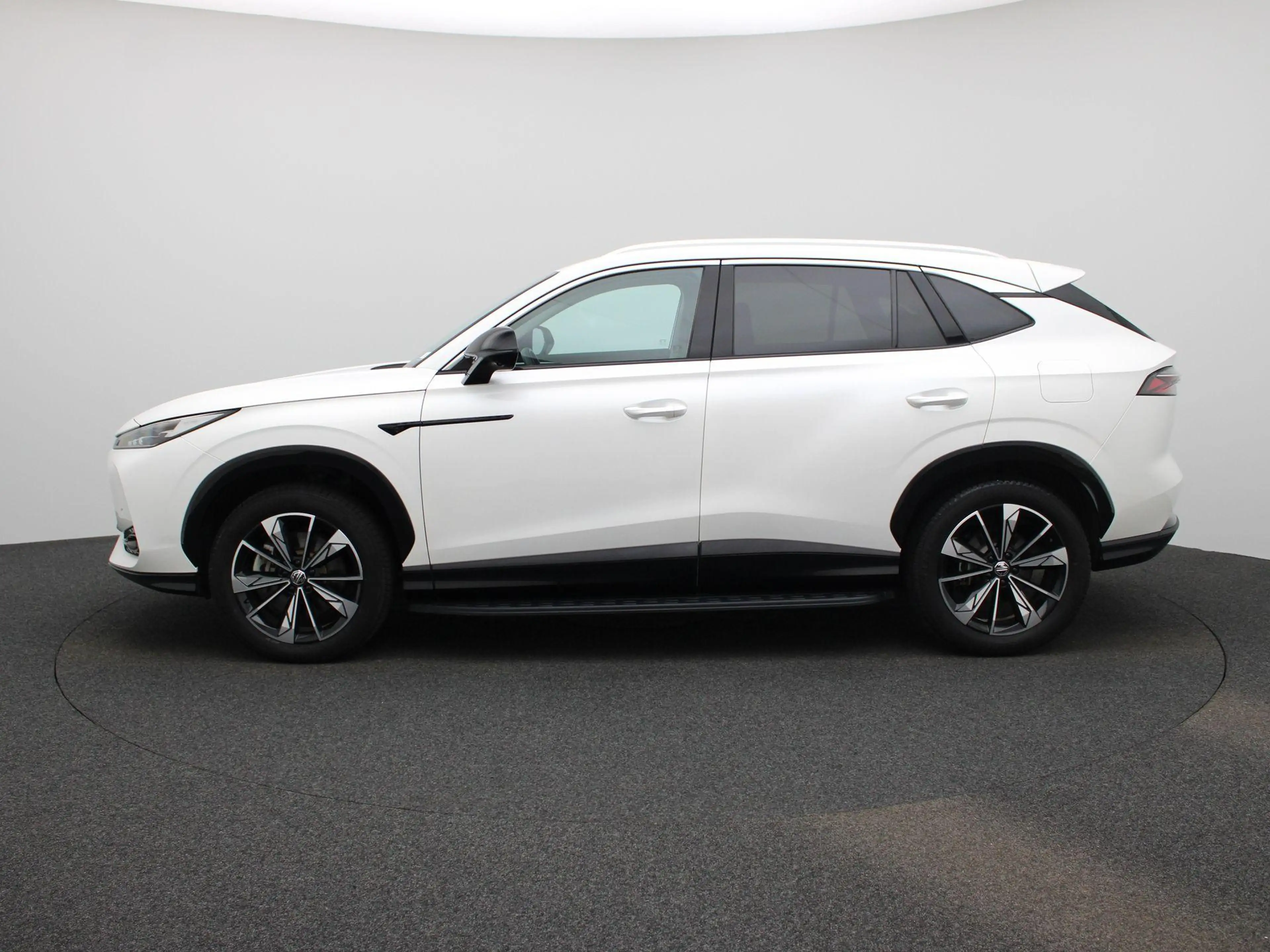 MG HS MG PHEV 1.5 Luxury — photo 4