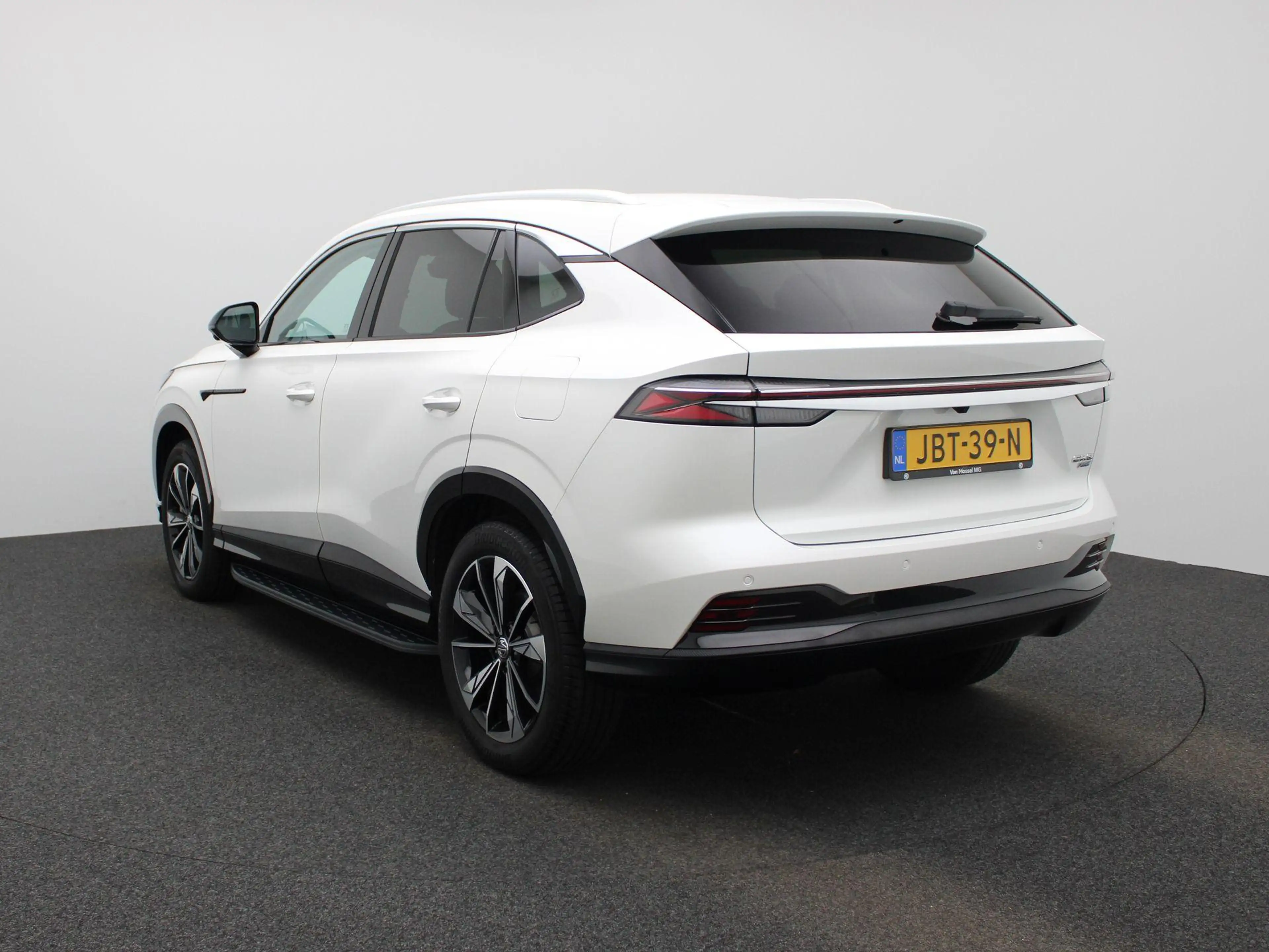 MG HS MG PHEV 1.5 Luxury — photo 2